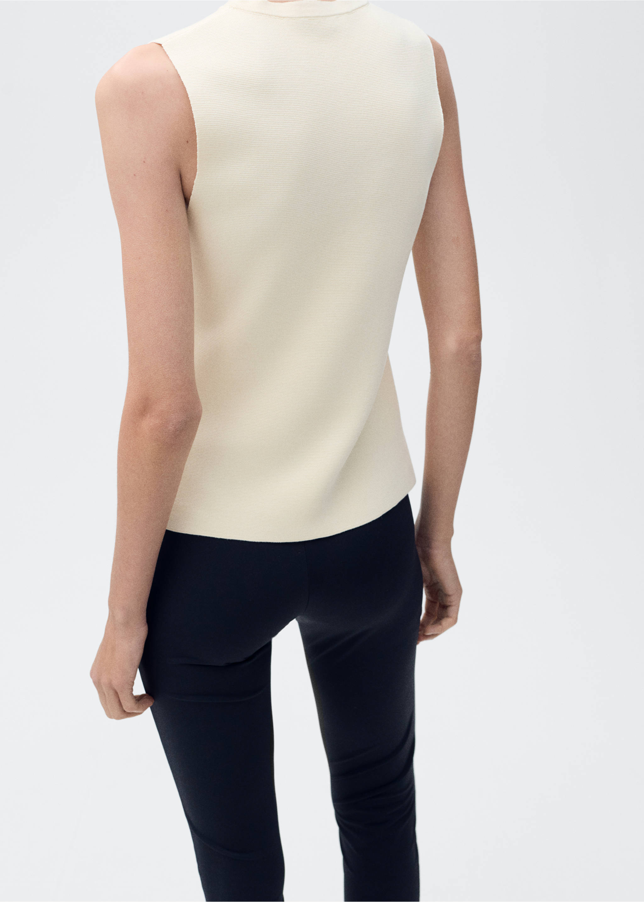 Fine-knit waistcoat with buttons - Reverse of the article, Ecru. Ref: 87015764-00.