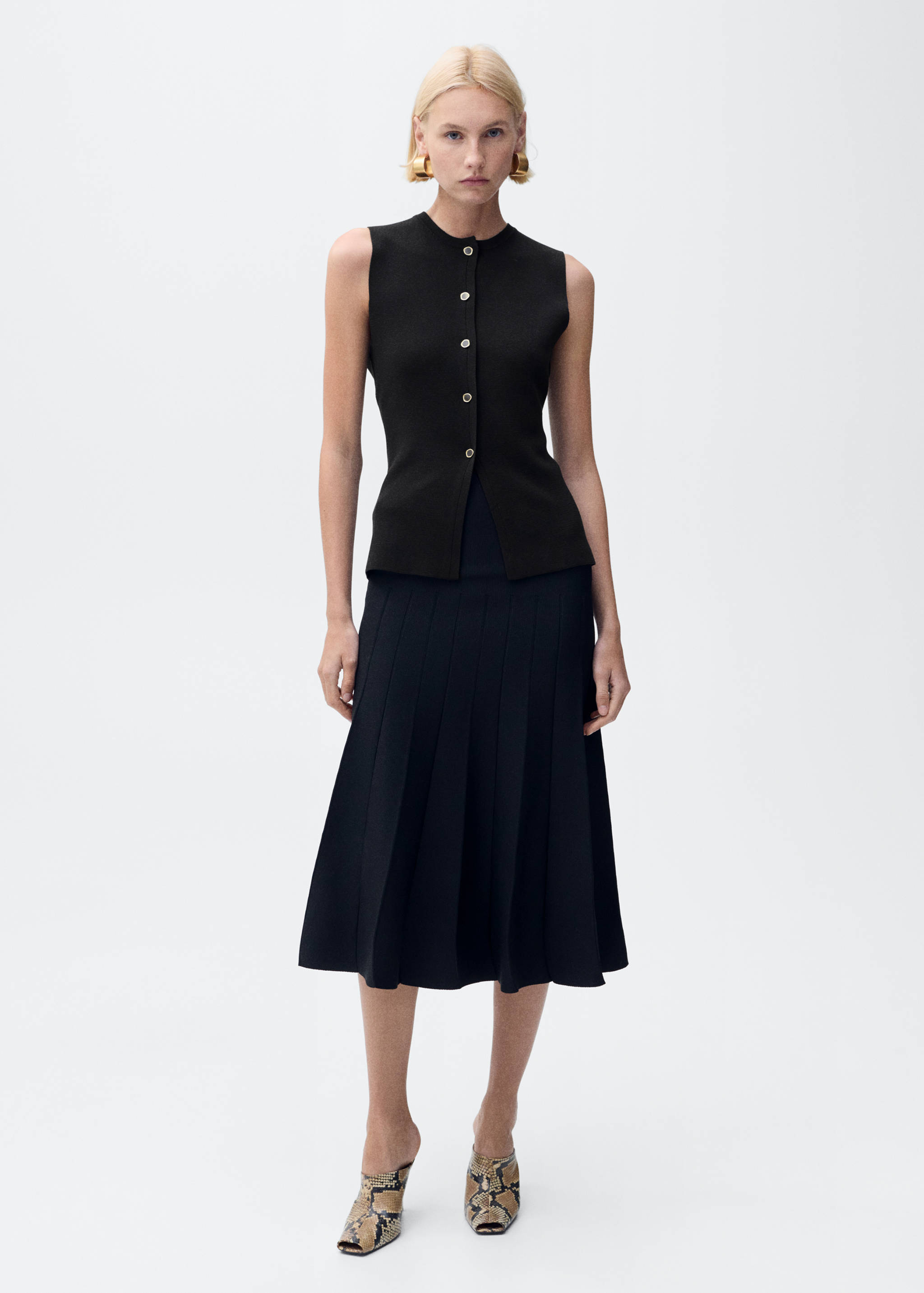 Colete de malha fina com botões - Plano geral