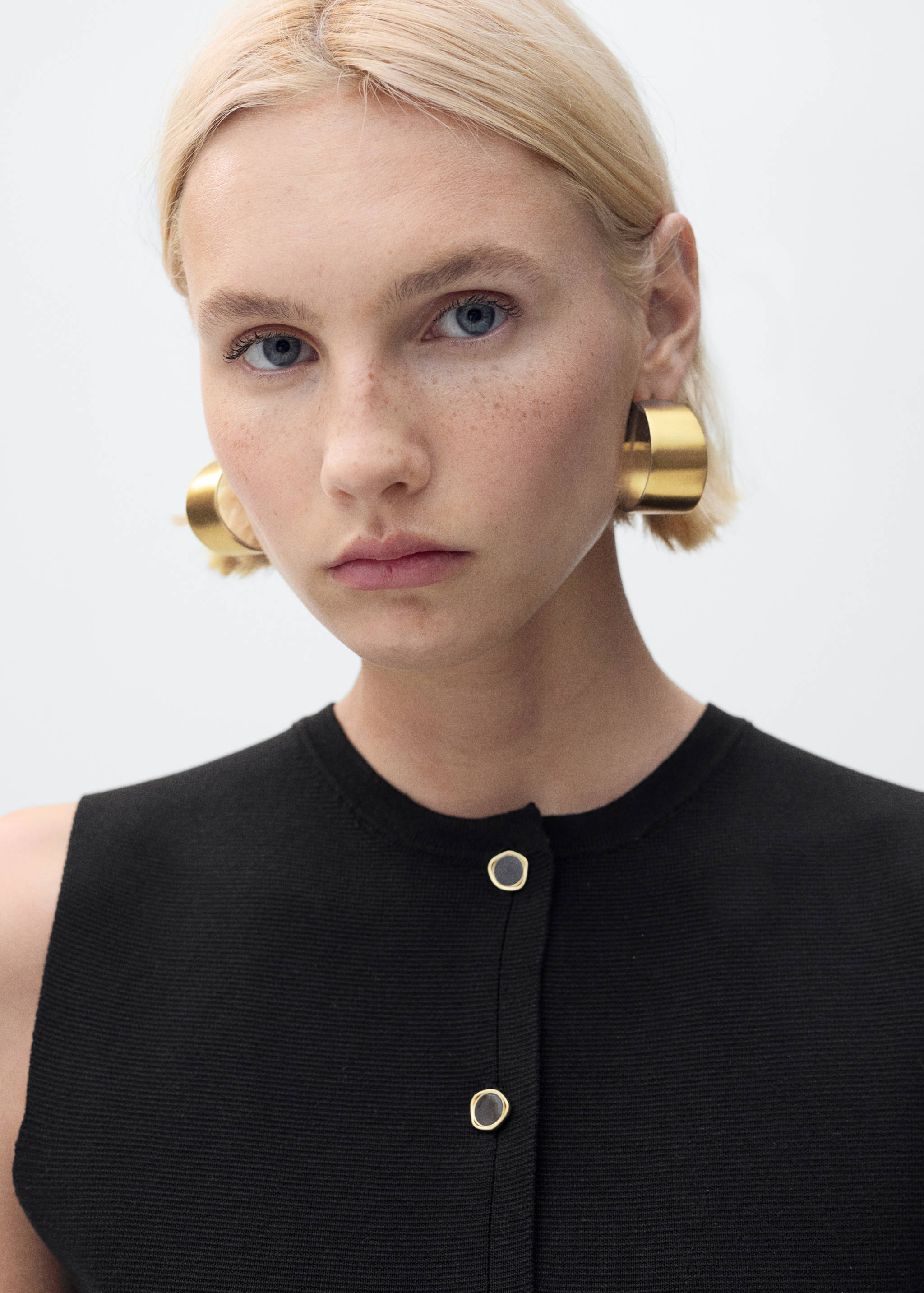 Colete de malha fina com botões - Pormenor do artigo 1