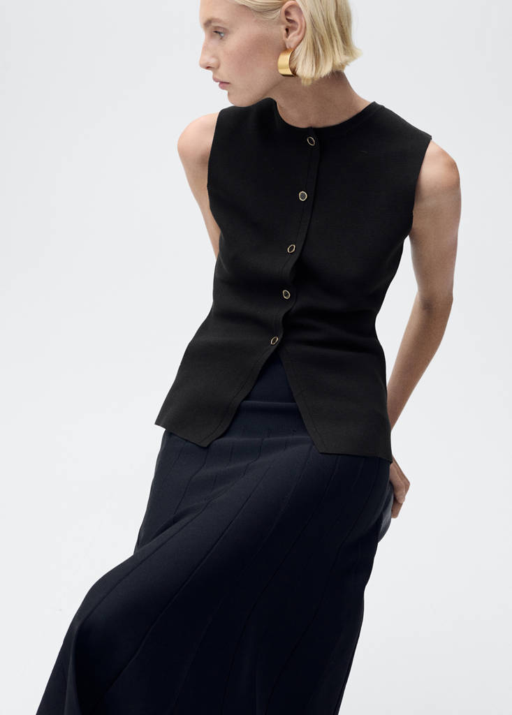 Fine-knit waistcoat with buttons — Chocolate