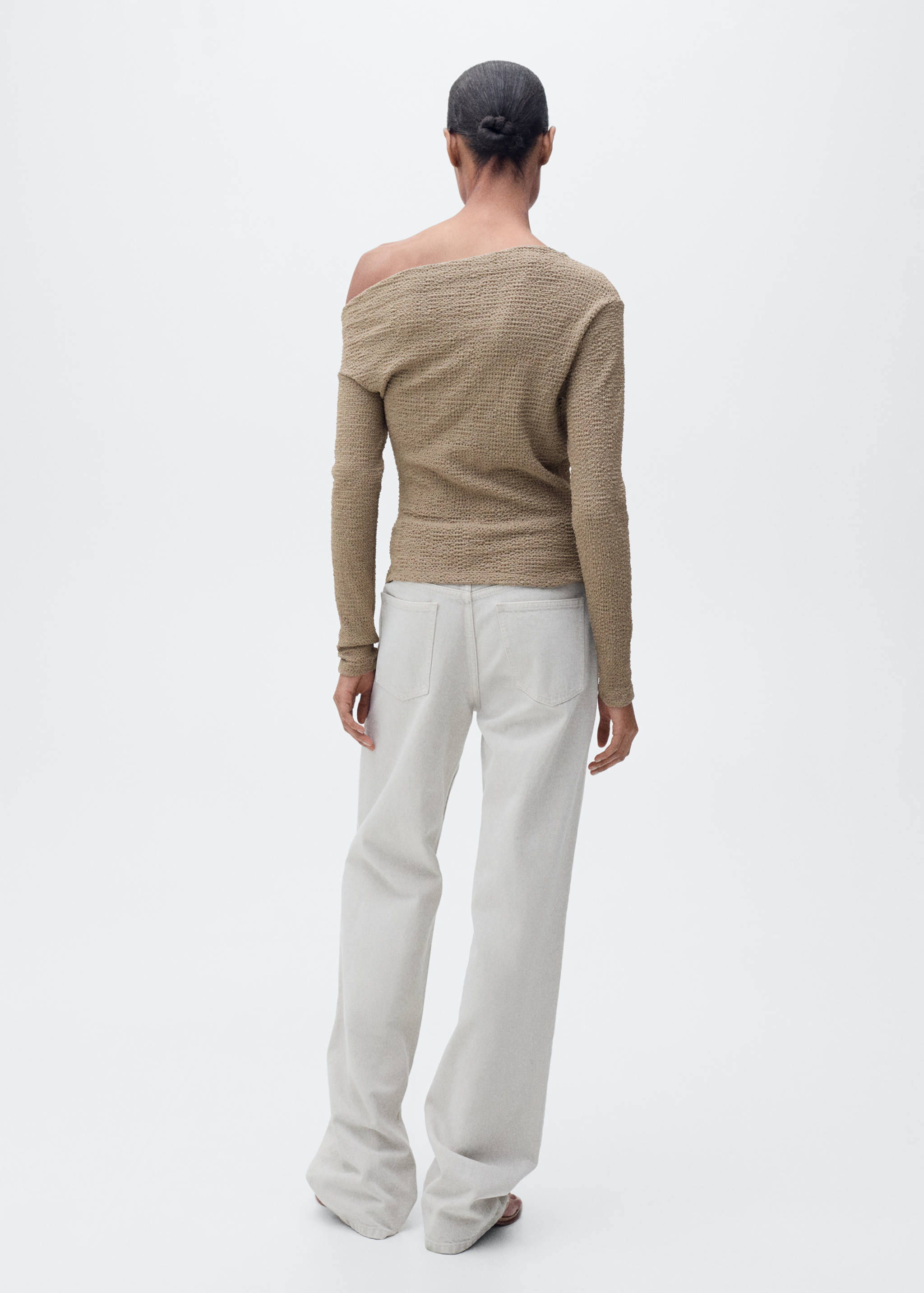 Camiseta cuello asimétrico textura - Reverso del artículo