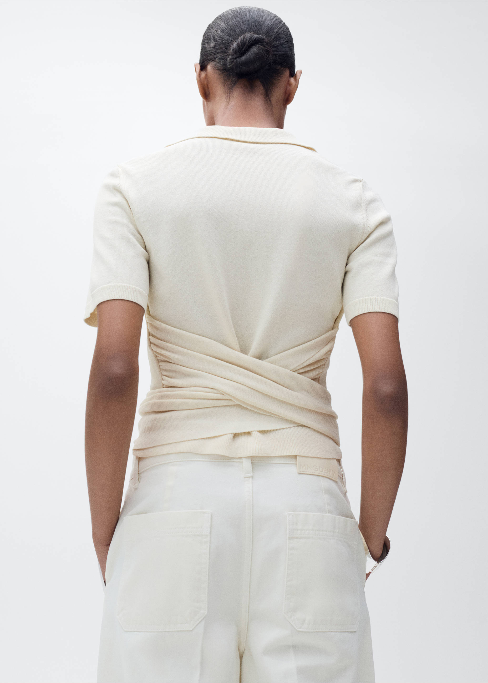 Short-sleeved sweater with knot detail - Reverse of the article, Ecru. Ref: 87015768-00.