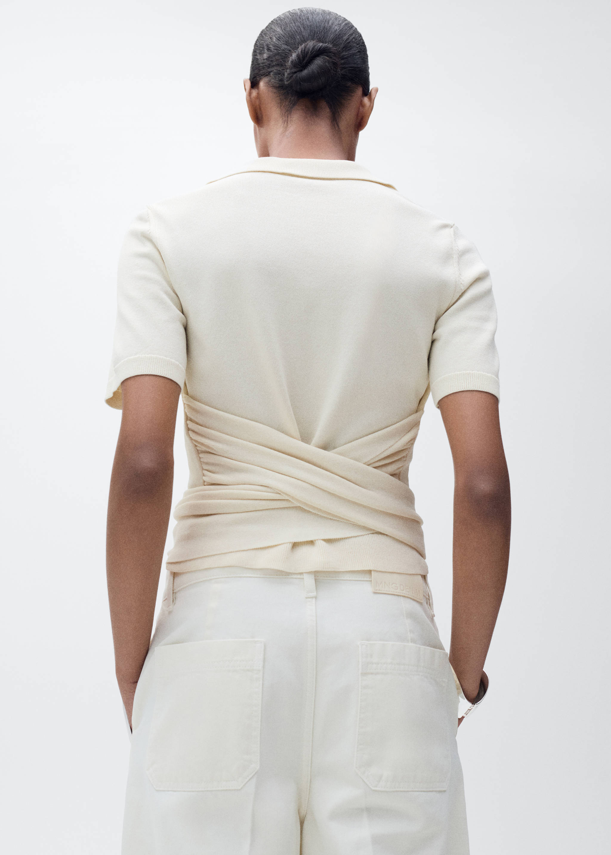Short-sleeved sweater with knot detail - Reverse of the article