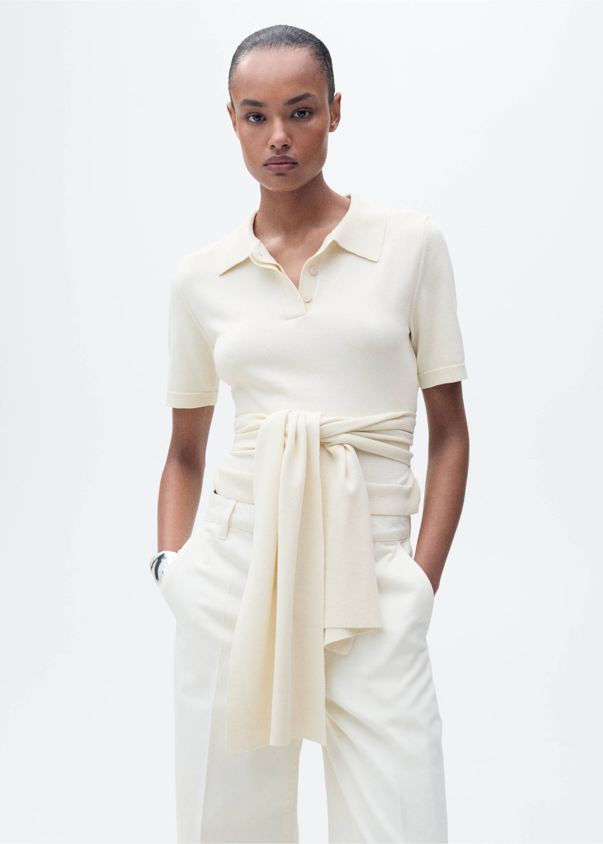 Short-sleeved sweater with knot detail - Details of the article 3, Ecru. Ref: 87015768-00.