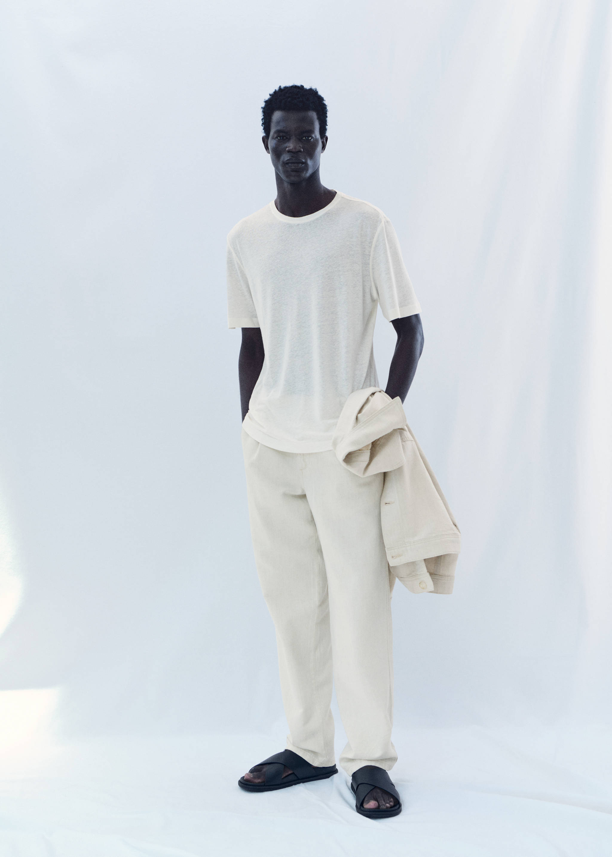 تي شيرت من الكتان بقوام نحيف - تفاصيل المنتج 3