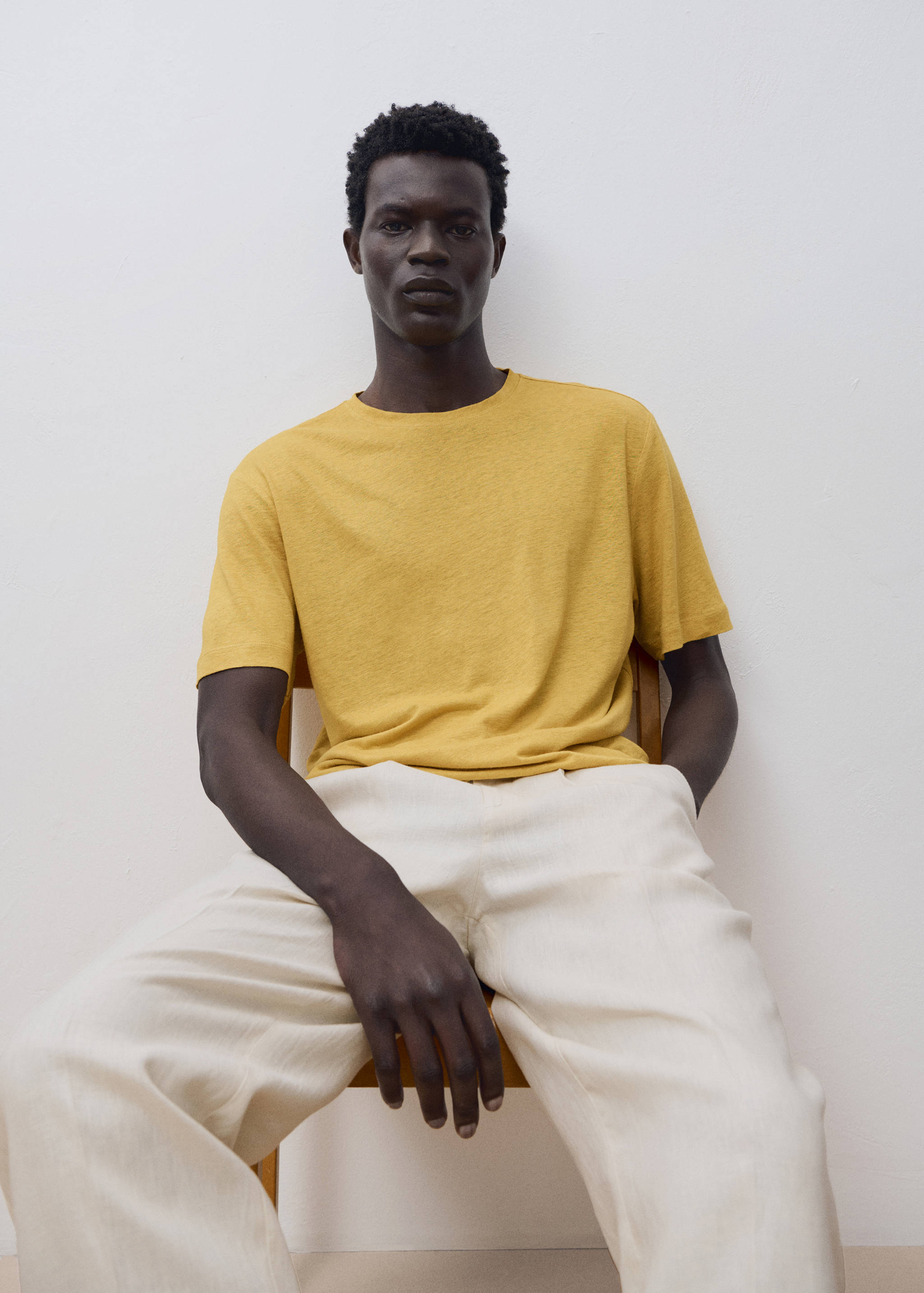 Linen slim-fit t-shirt - Details of the article 3