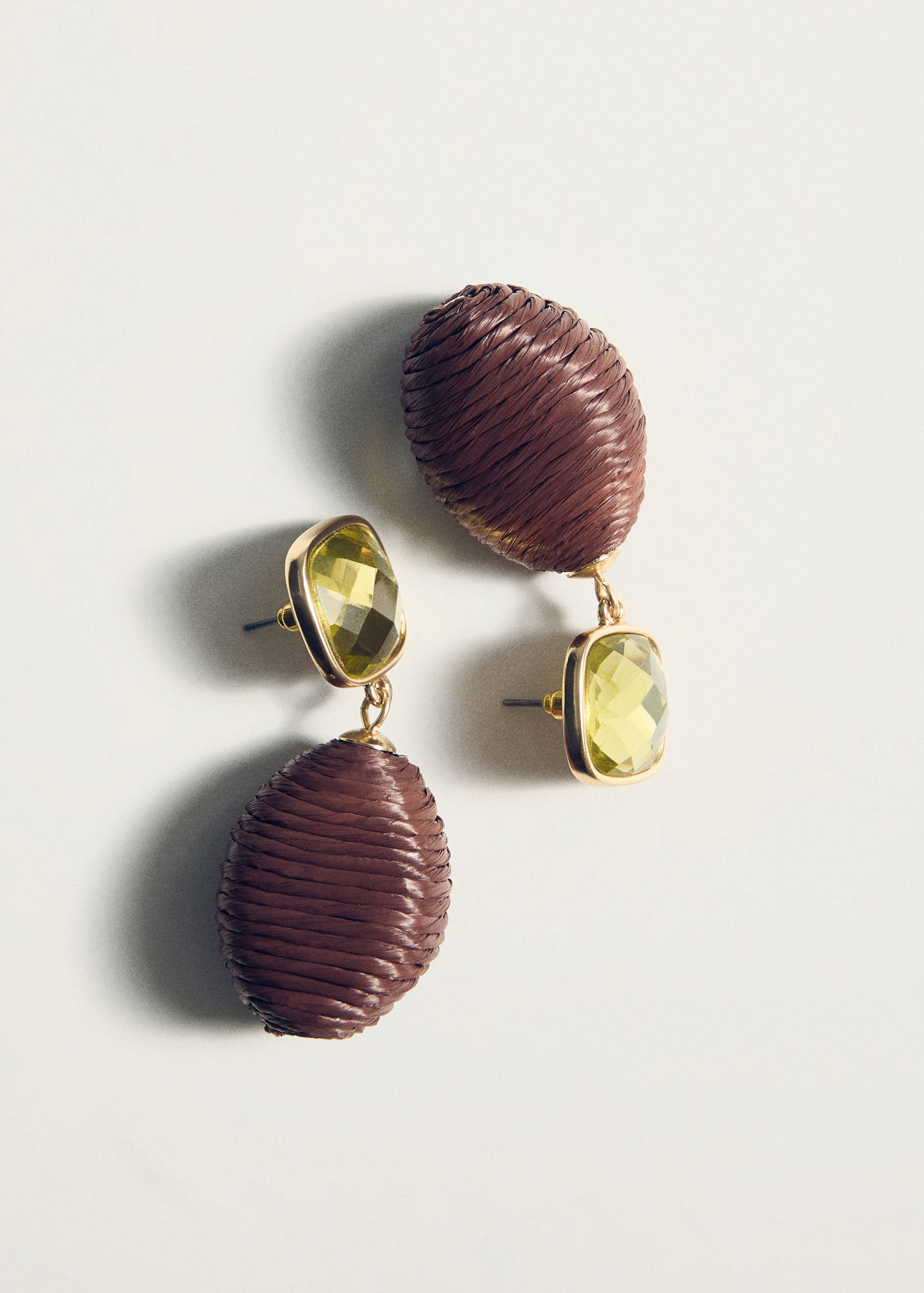 Combined raffia-bead earrings - Details of the article 5