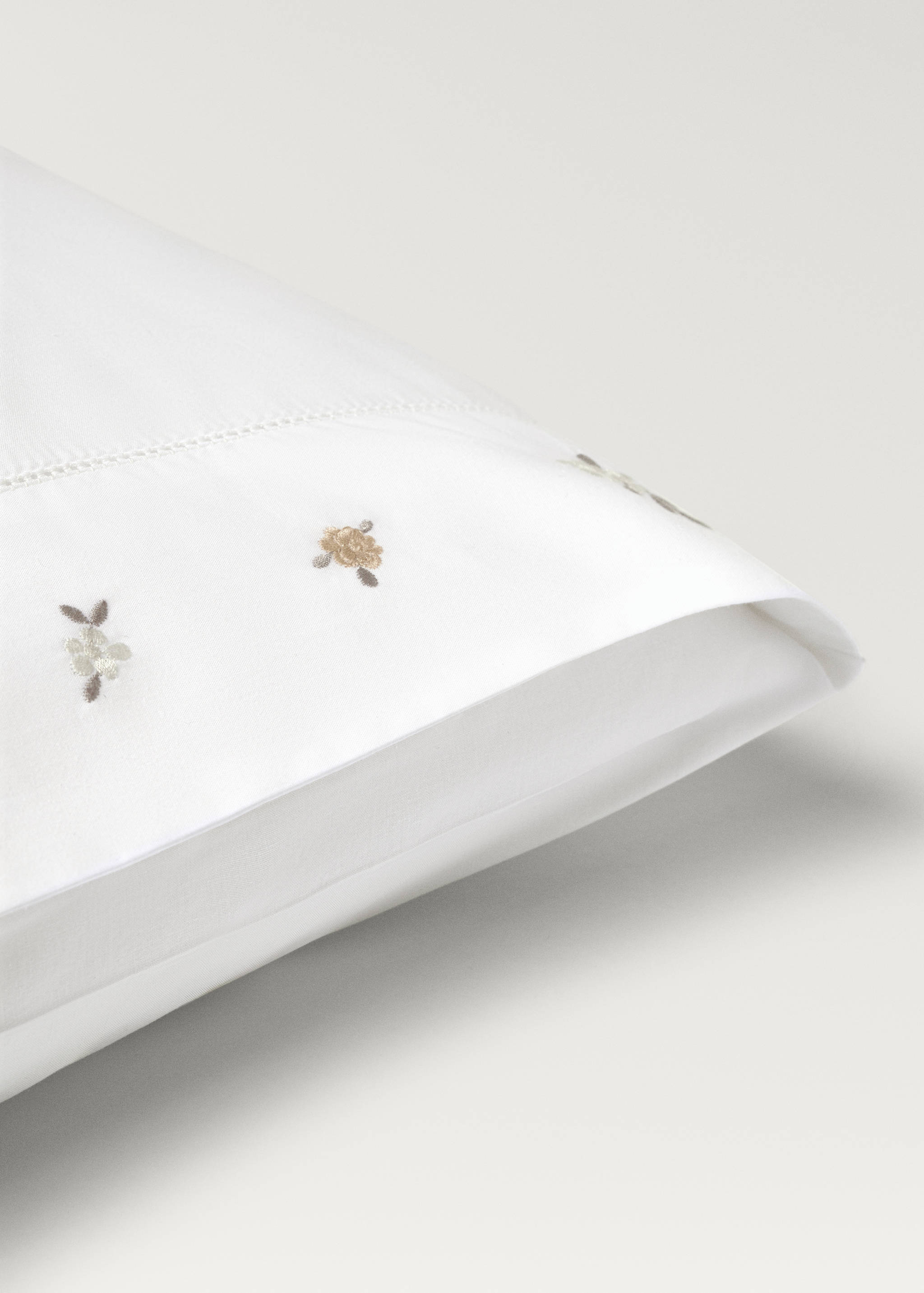 Cotton percale embroidered-flower children's pillowcase 50x75 cm - Details of the article 2