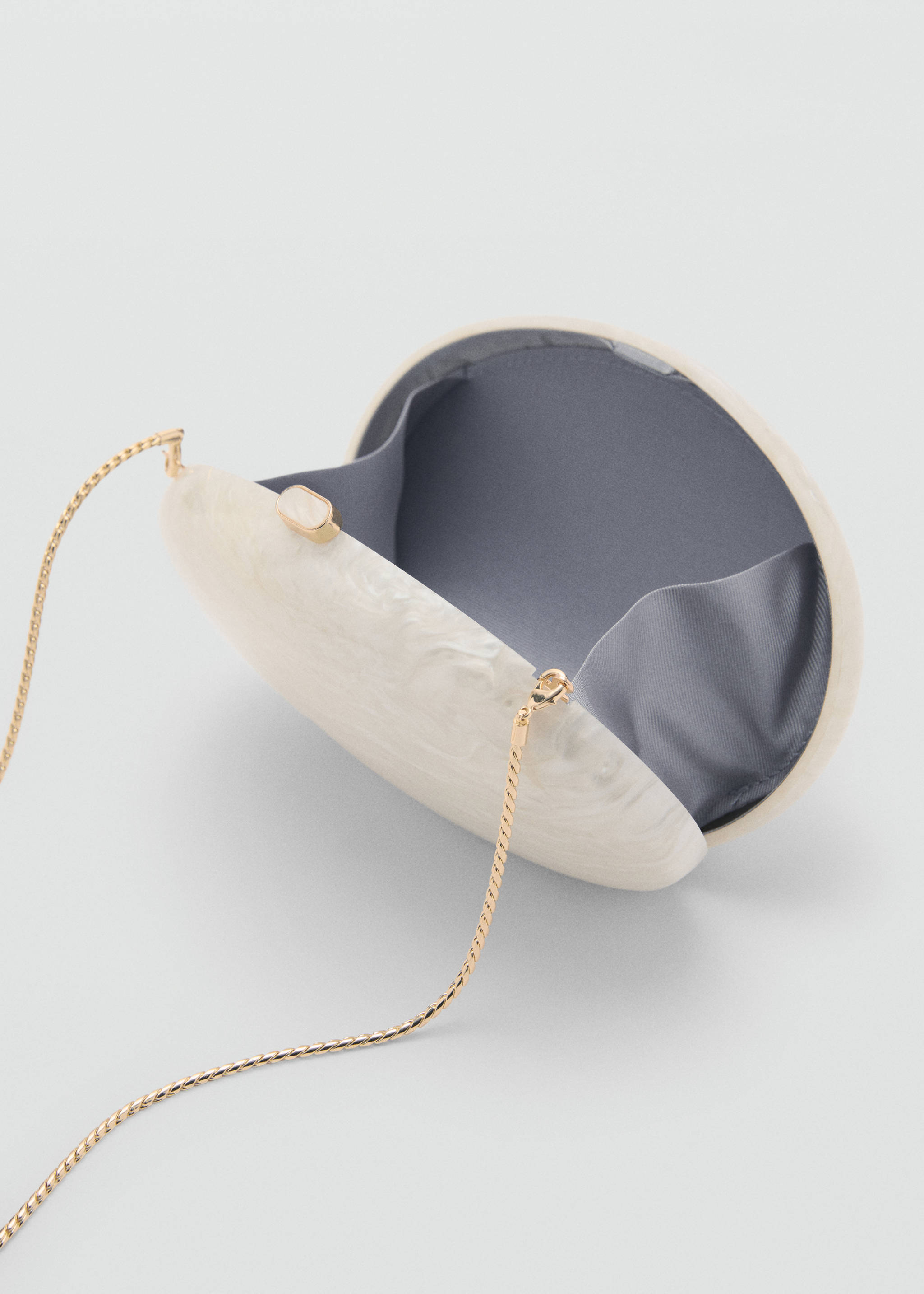 Oval clutch bag - Details of the article 3