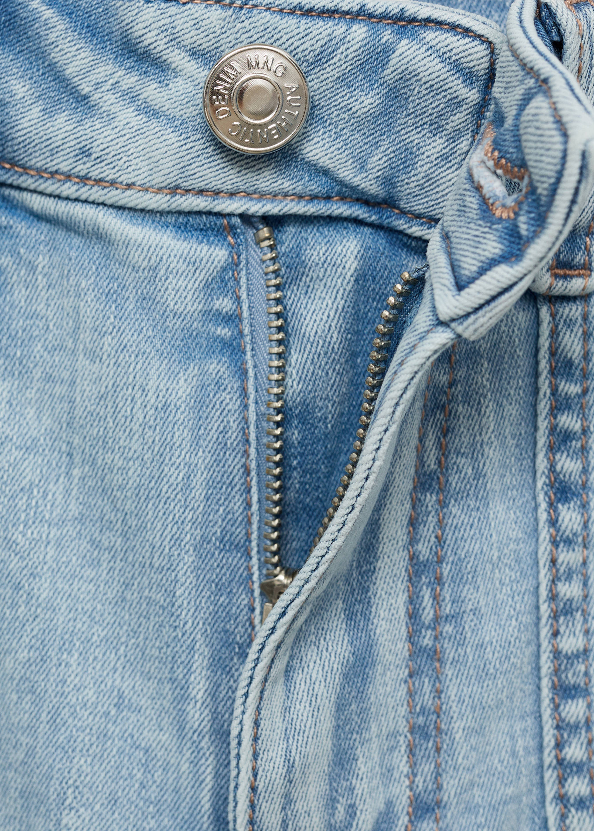 Calções curtos desfiados com cintura baixa - Pormenor do artigo 8