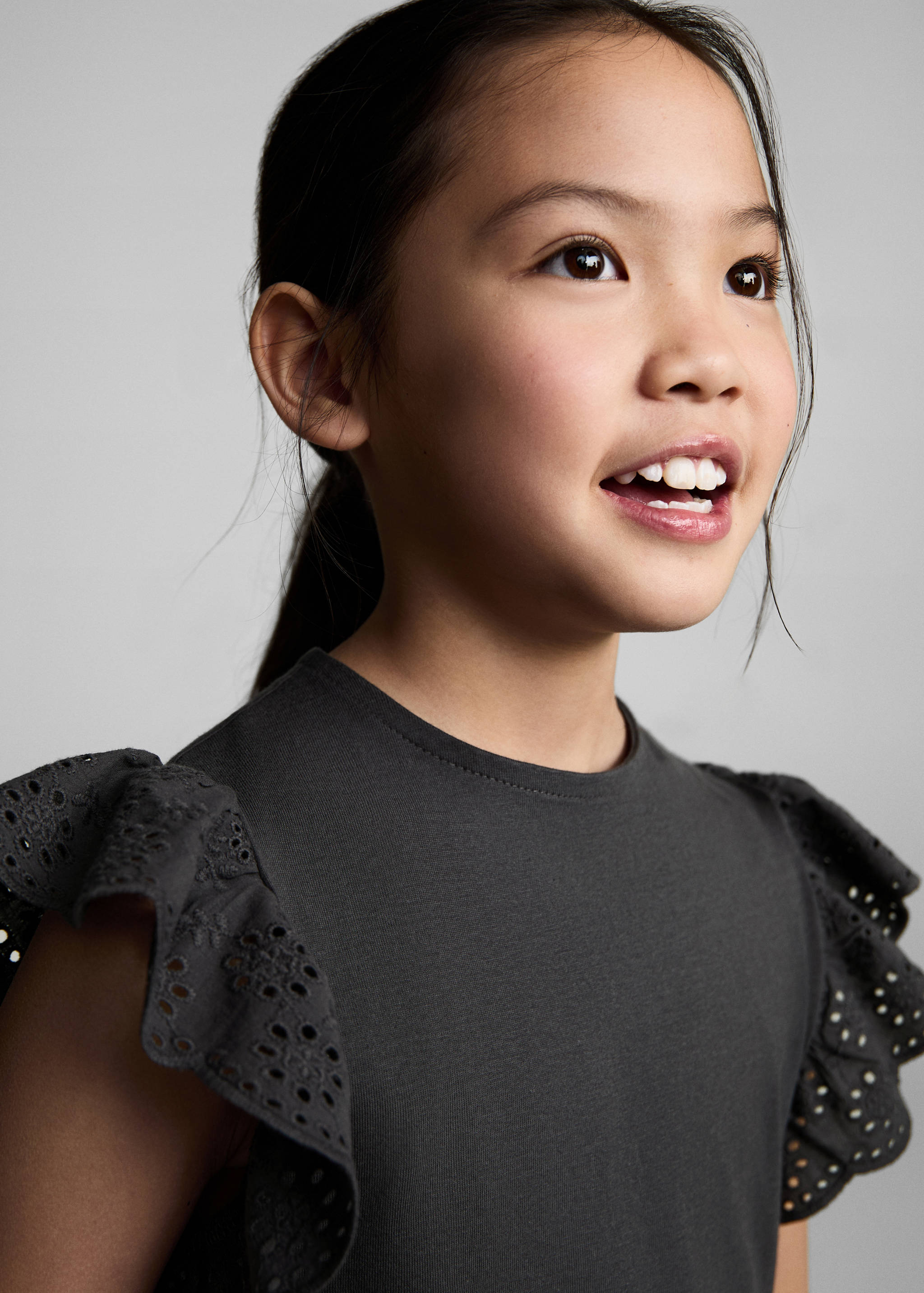 تي شيرت مطرز ومزخرف - تفاصيل المنتج 1