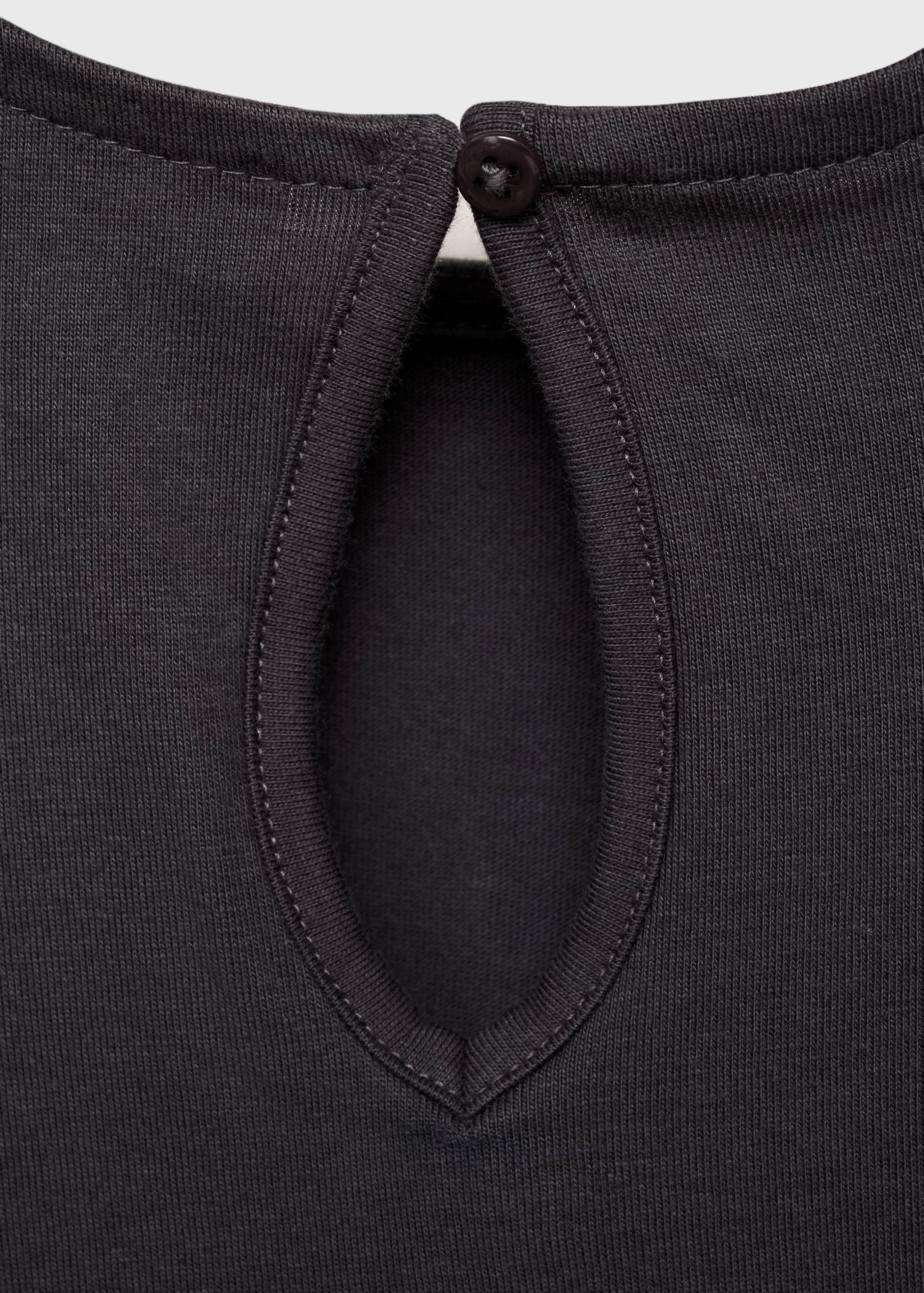 تي شيرت مطرز ومزخرف - تفاصيل المنتج 0