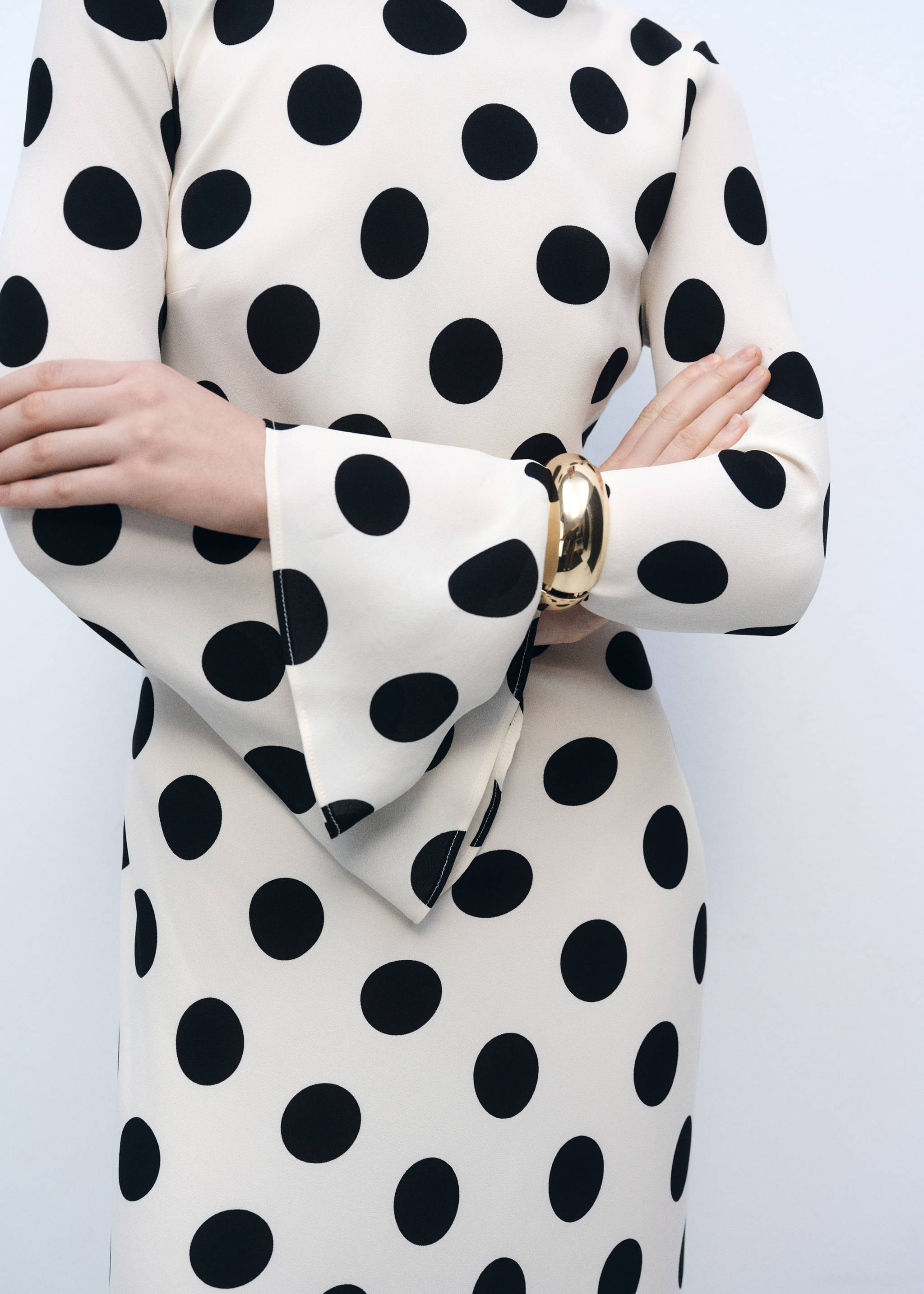 Flared sleeve polka-dot dress - Details of the article 6