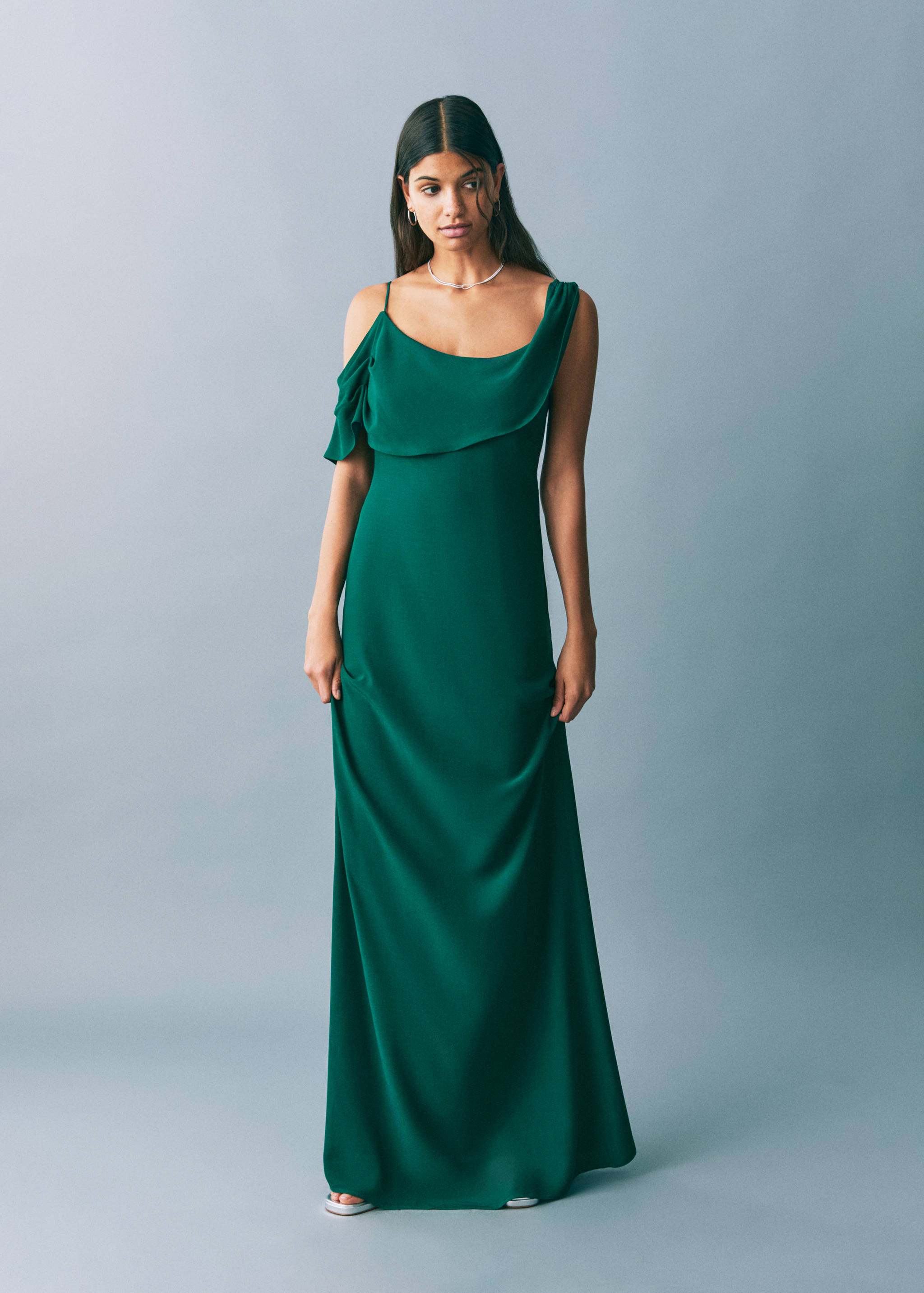 Асимметричное платье из шифона с воланом - Общий план