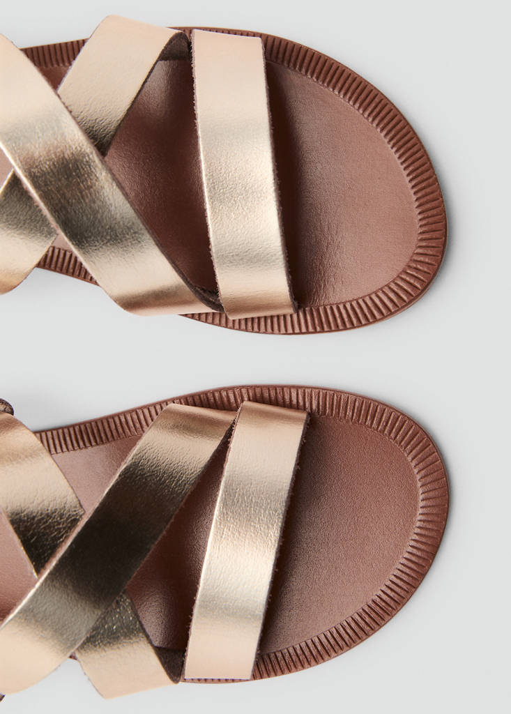 Metallic straps sandals — Gold