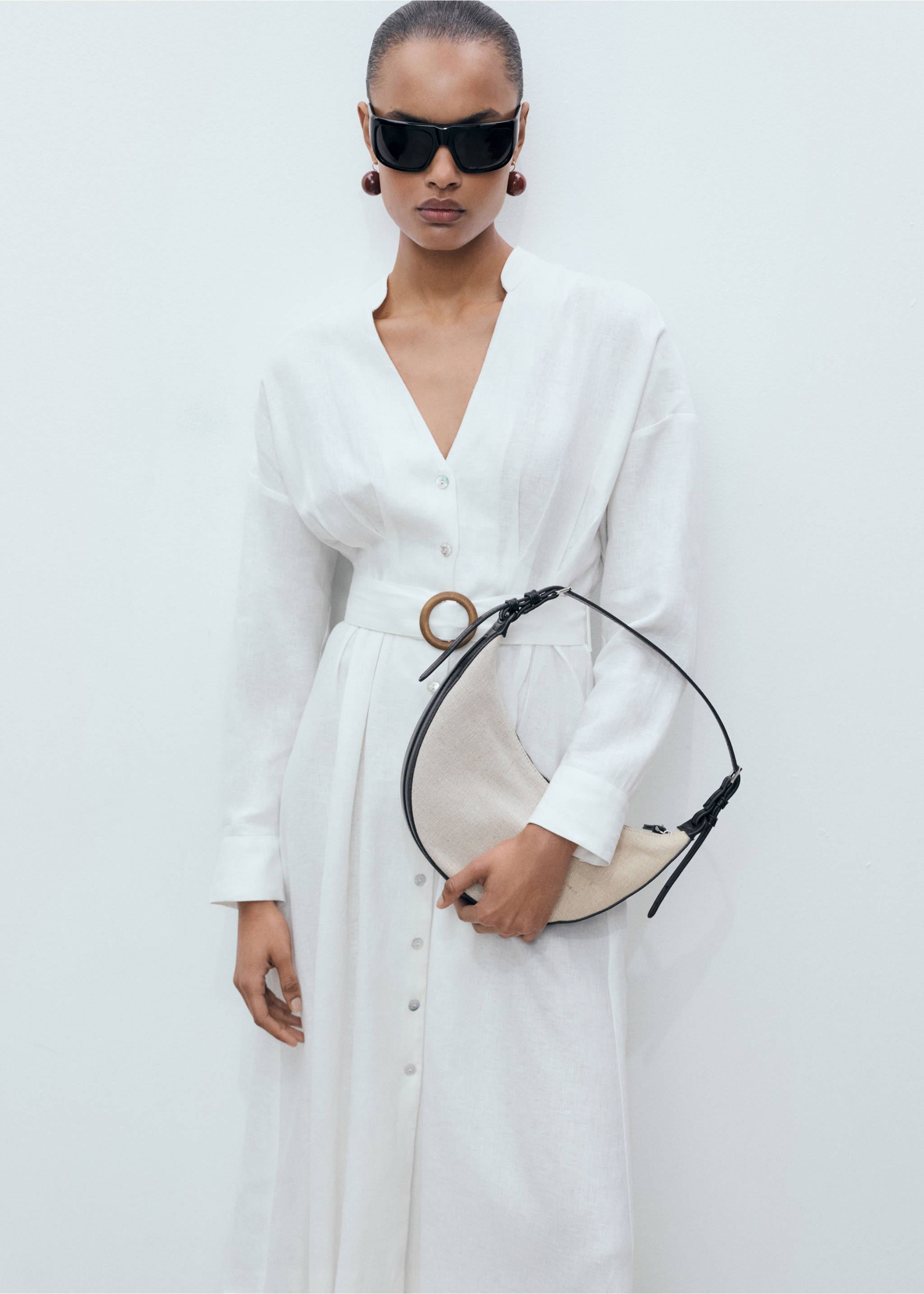 White long-sleeved midi dress with a V-neck, button-front, and matching belt., White. Ref: 87017166-00.
