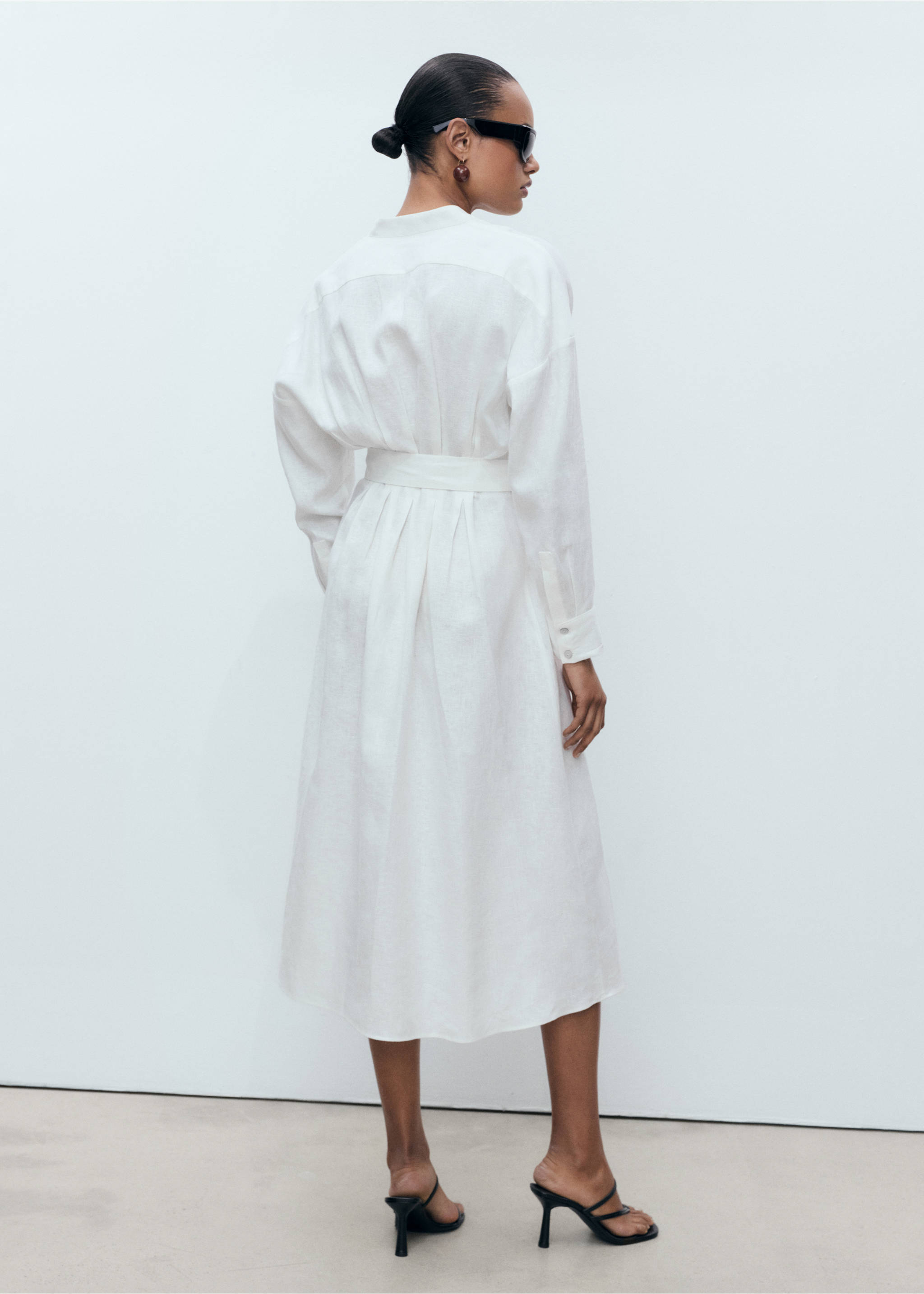 White midi shirt dress from the back, featuring a belt and long sleeves., White. Ref: 87017166-00.