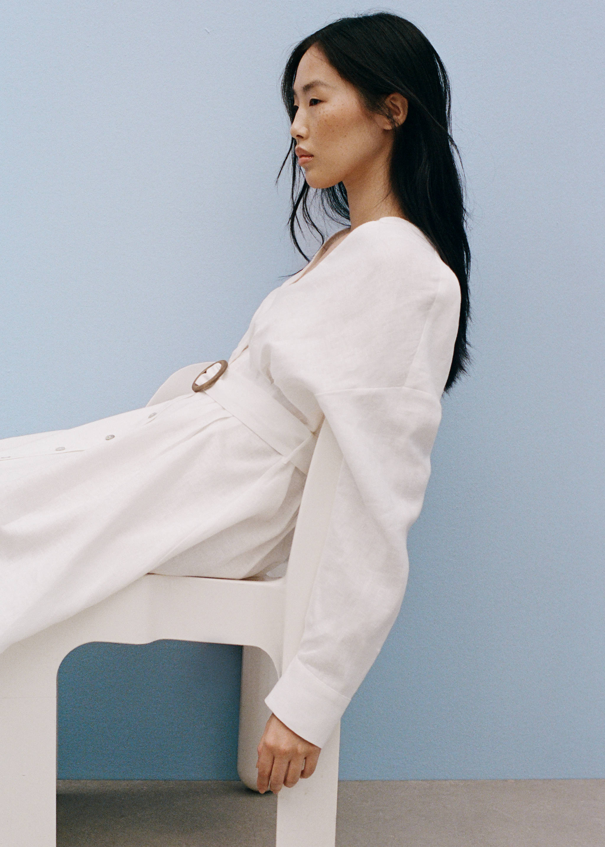 Off-white long-sleeved dress with a V-neck, button front, and fabric belt., White. Ref: 87017166-00.