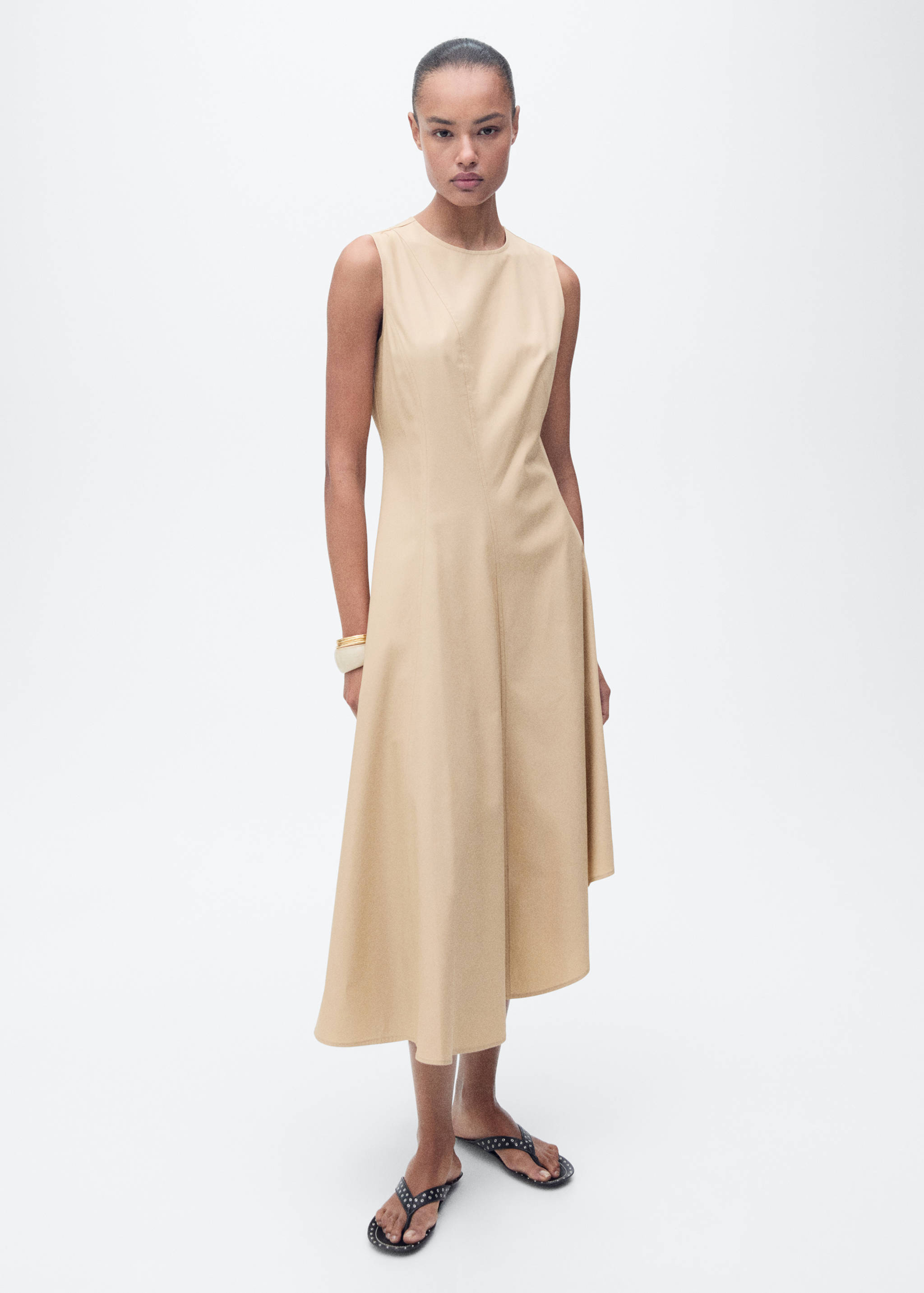 فستان إيفازيه غير متماثل - رؤية عامة