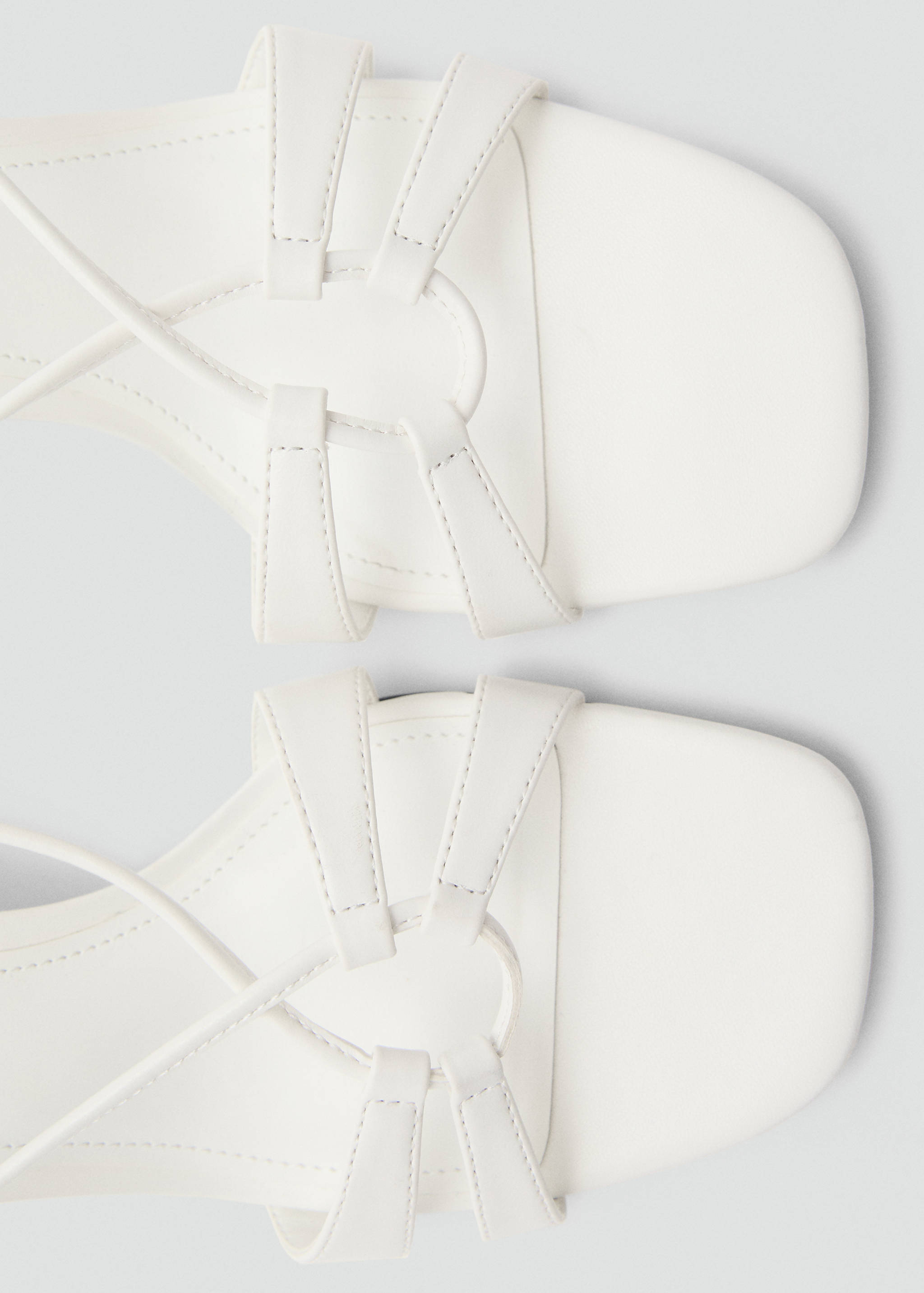 Høyhælte sandaler med kombinerte reimer - Artikkeldetalj 1