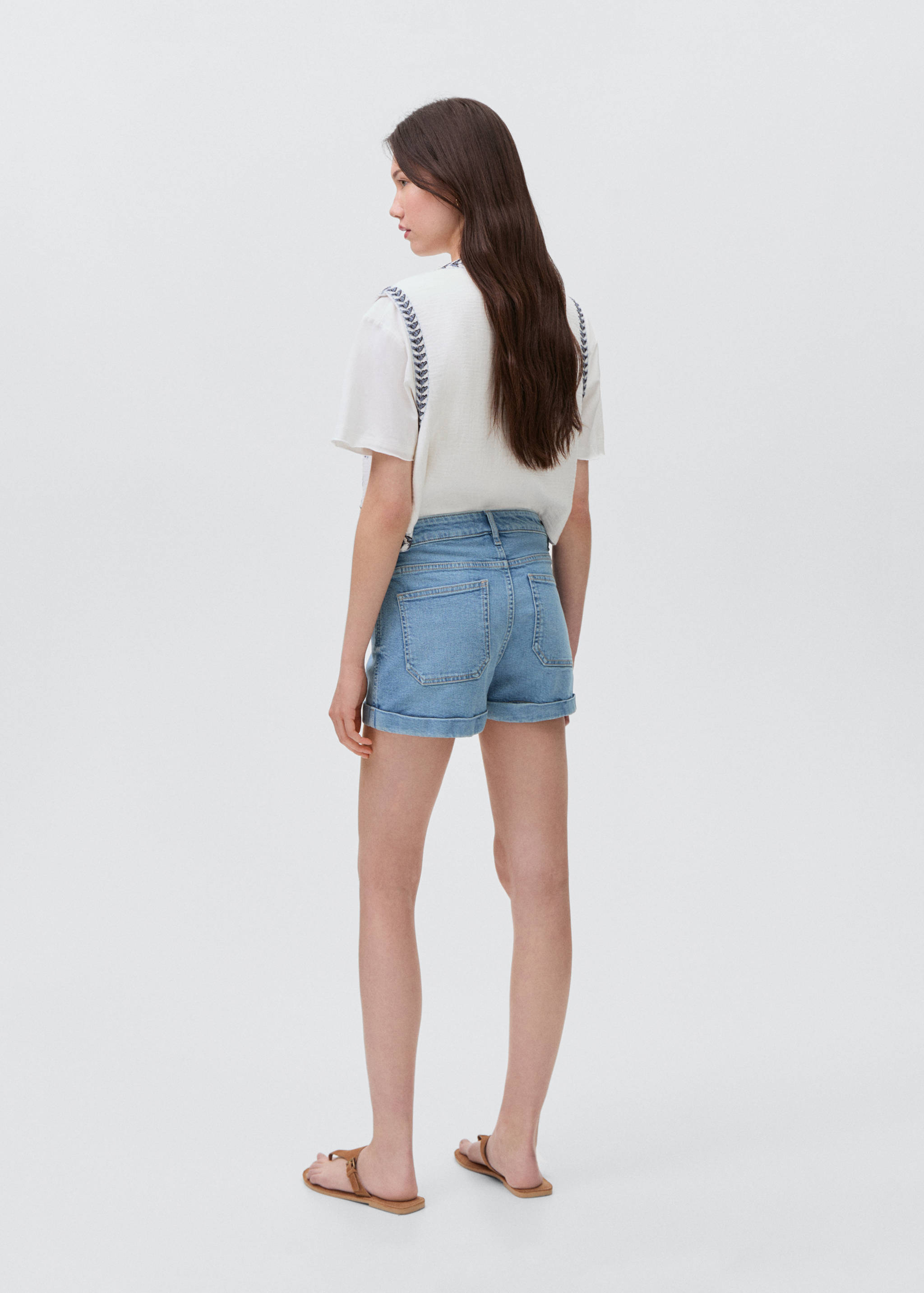 Kıvrılmış paçalı denim şort - Ürünün arkası