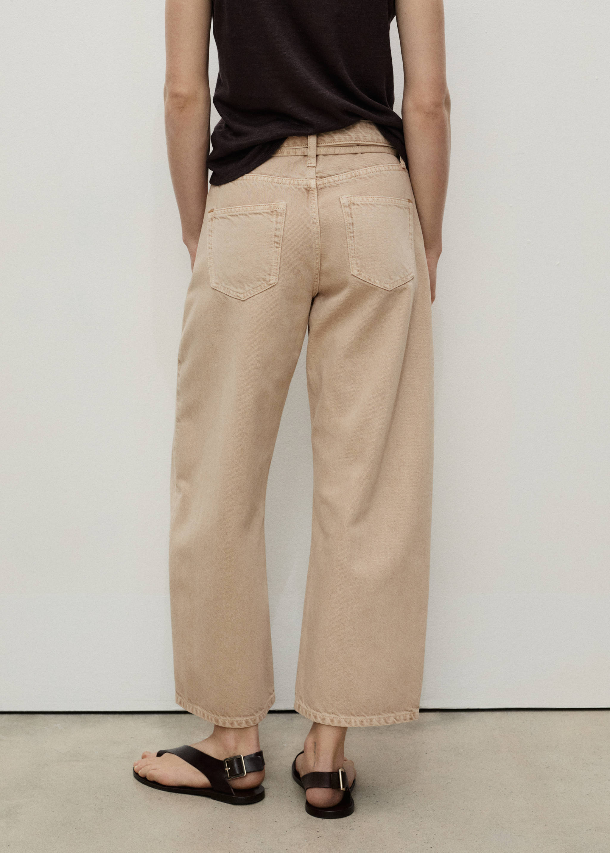 Balloon-Jeans mit Gürtel - Rückseite des Artikels