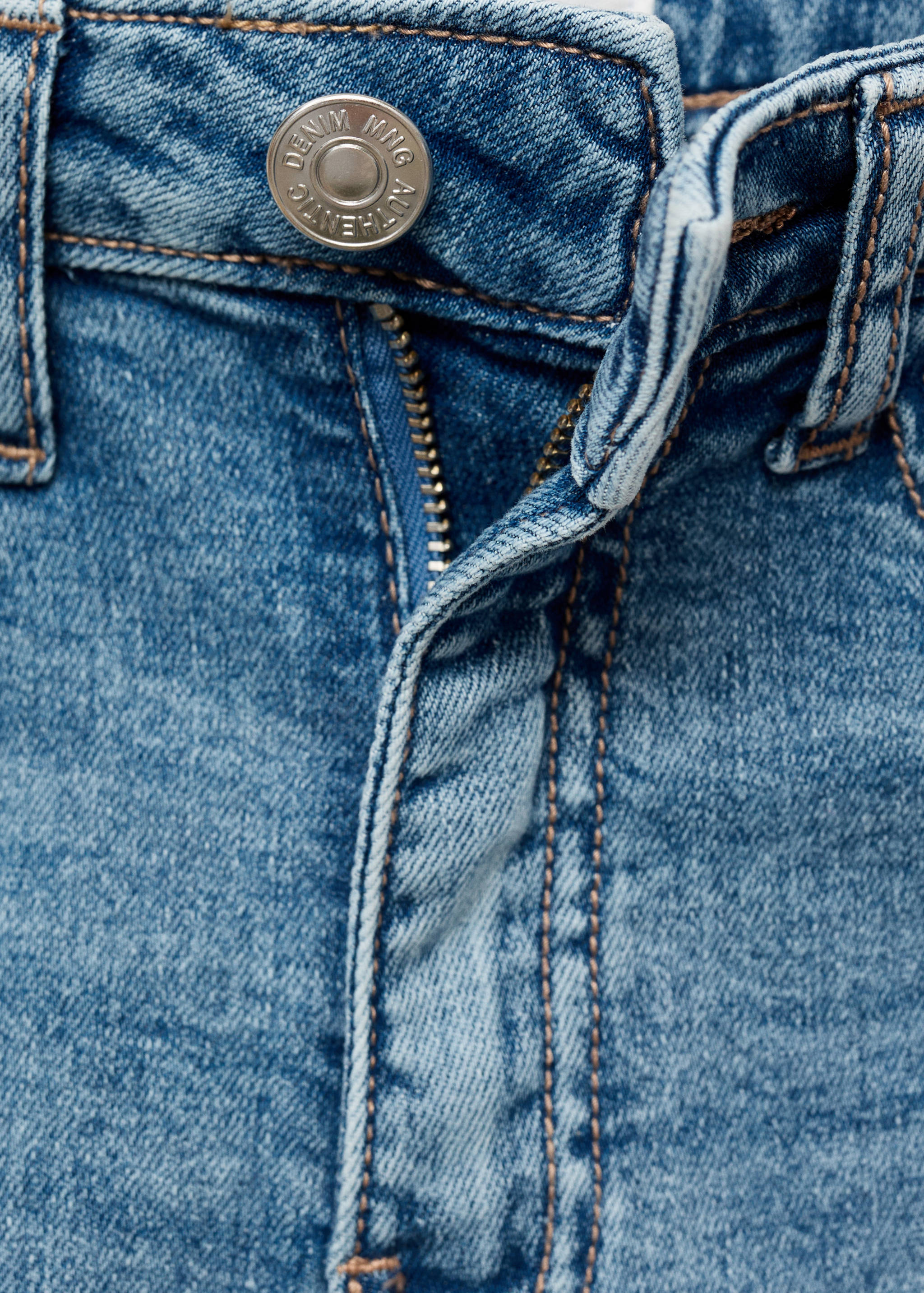 Denim shorts with frayed hem - Details of the article 8