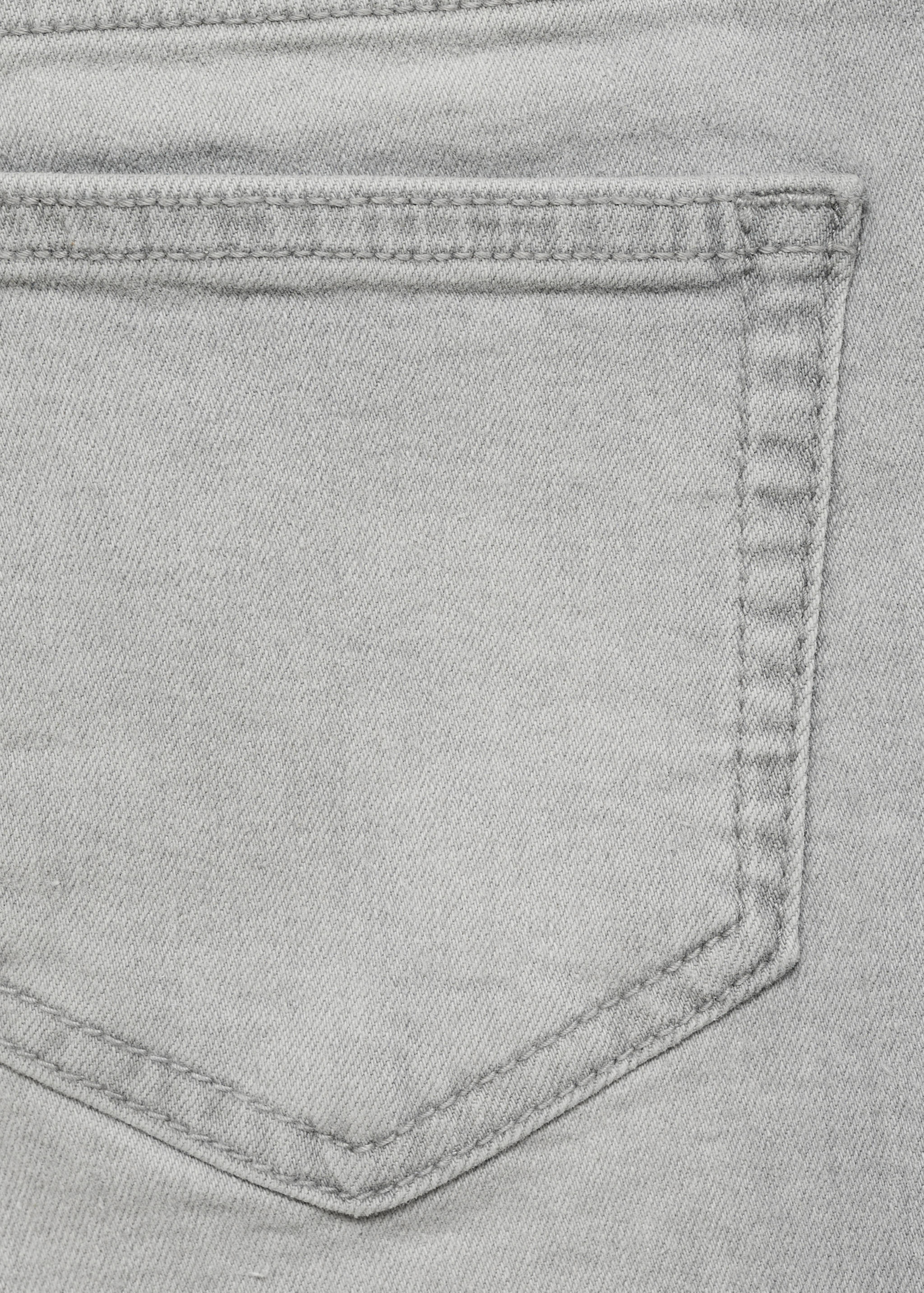 Jeansshorts mit ausgefranstem Saum - Detail des Artikels 0
