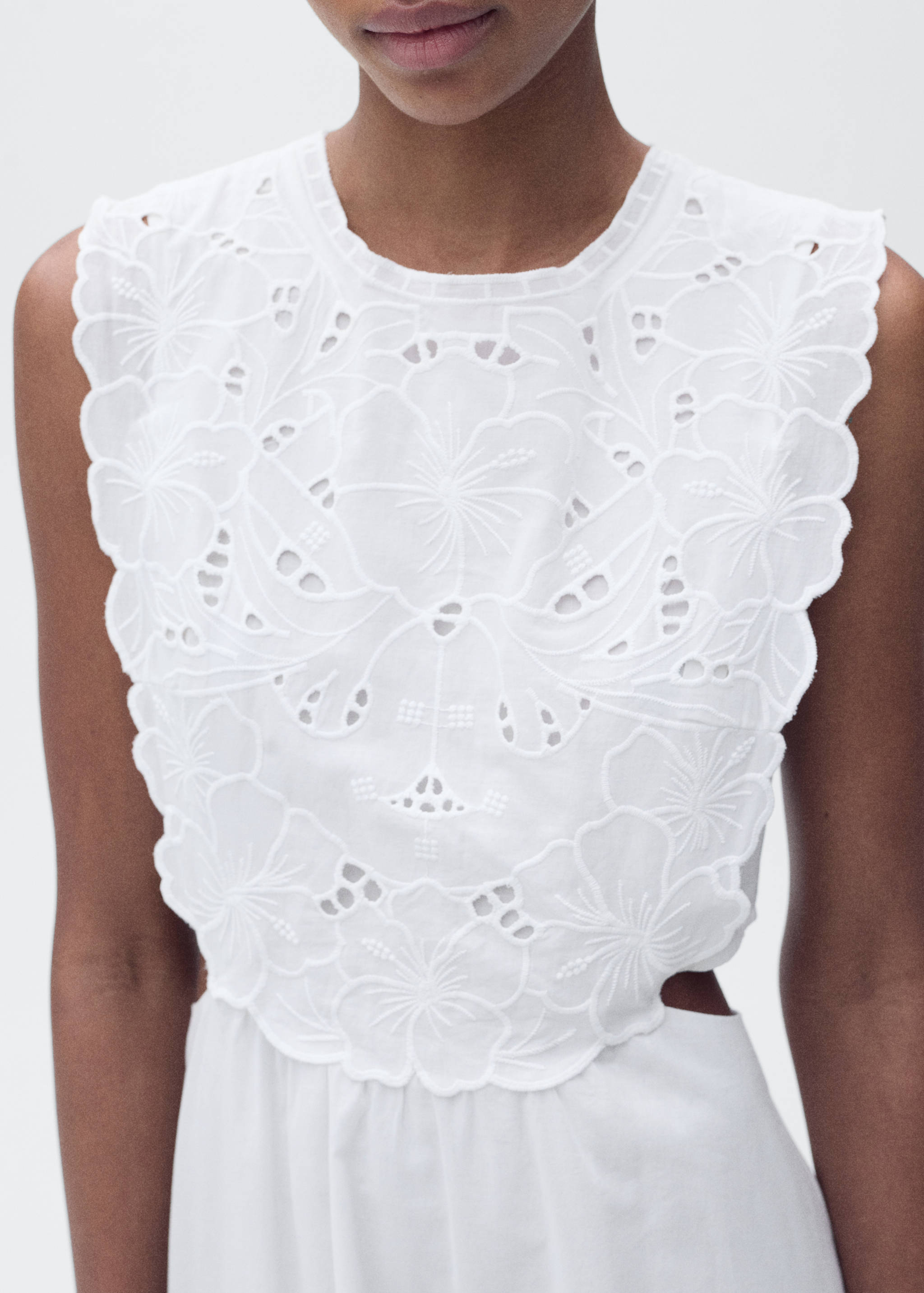 Robe brodée ouvertures latérales - Détail de l'article 1