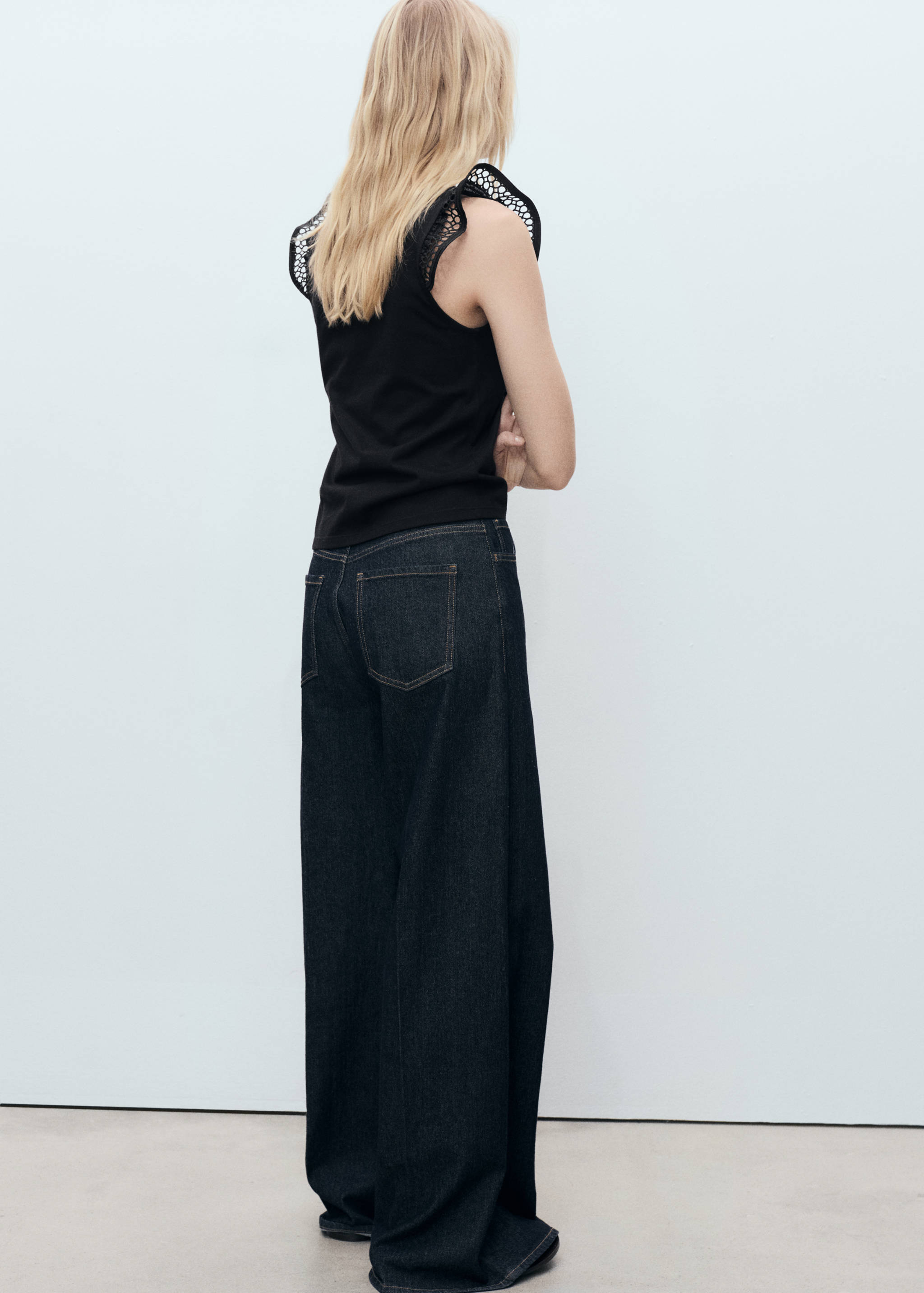 Top algodón escote calado - Reverso del artículo