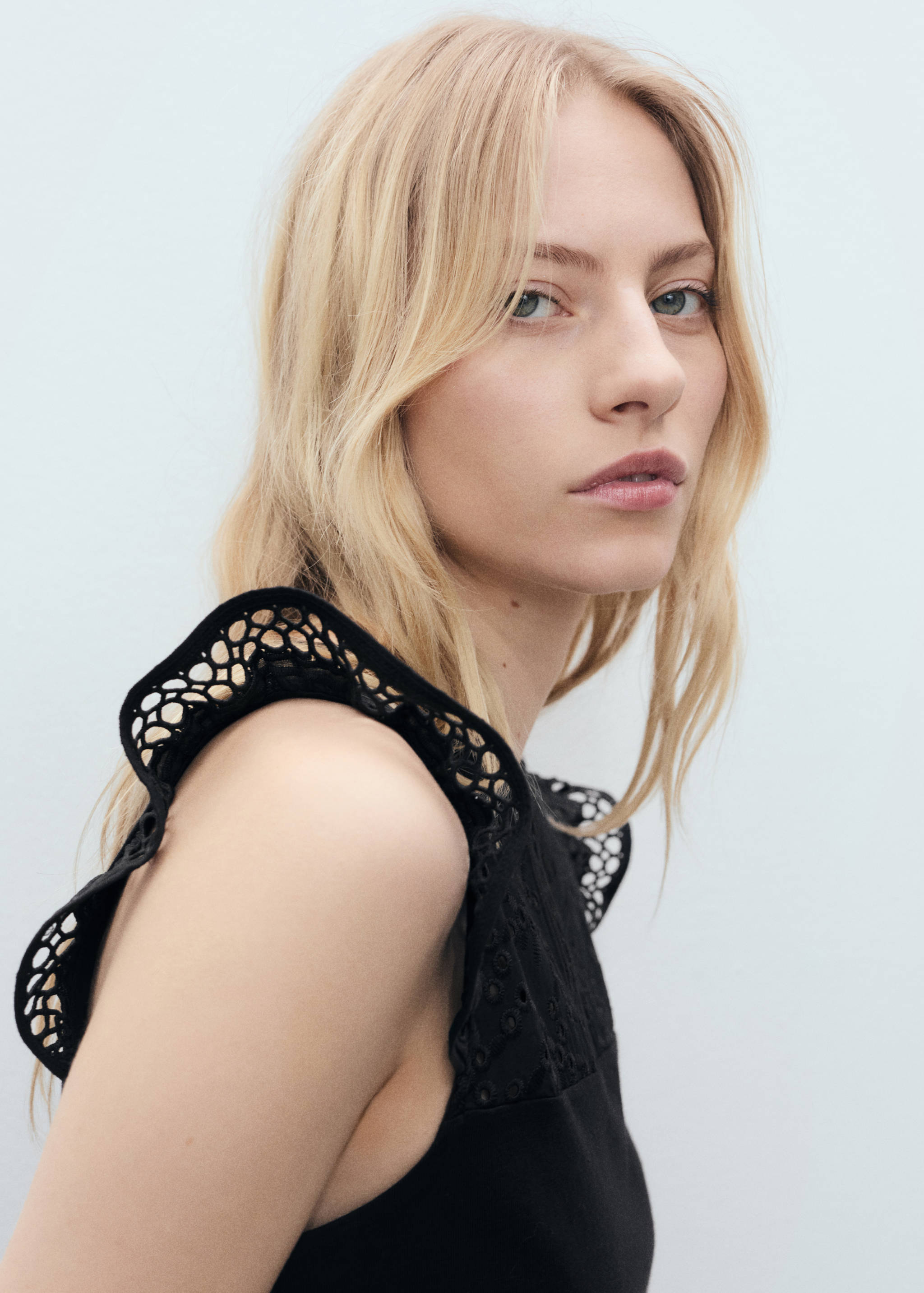 Top algodón escote calado - Detalle del artículo 1