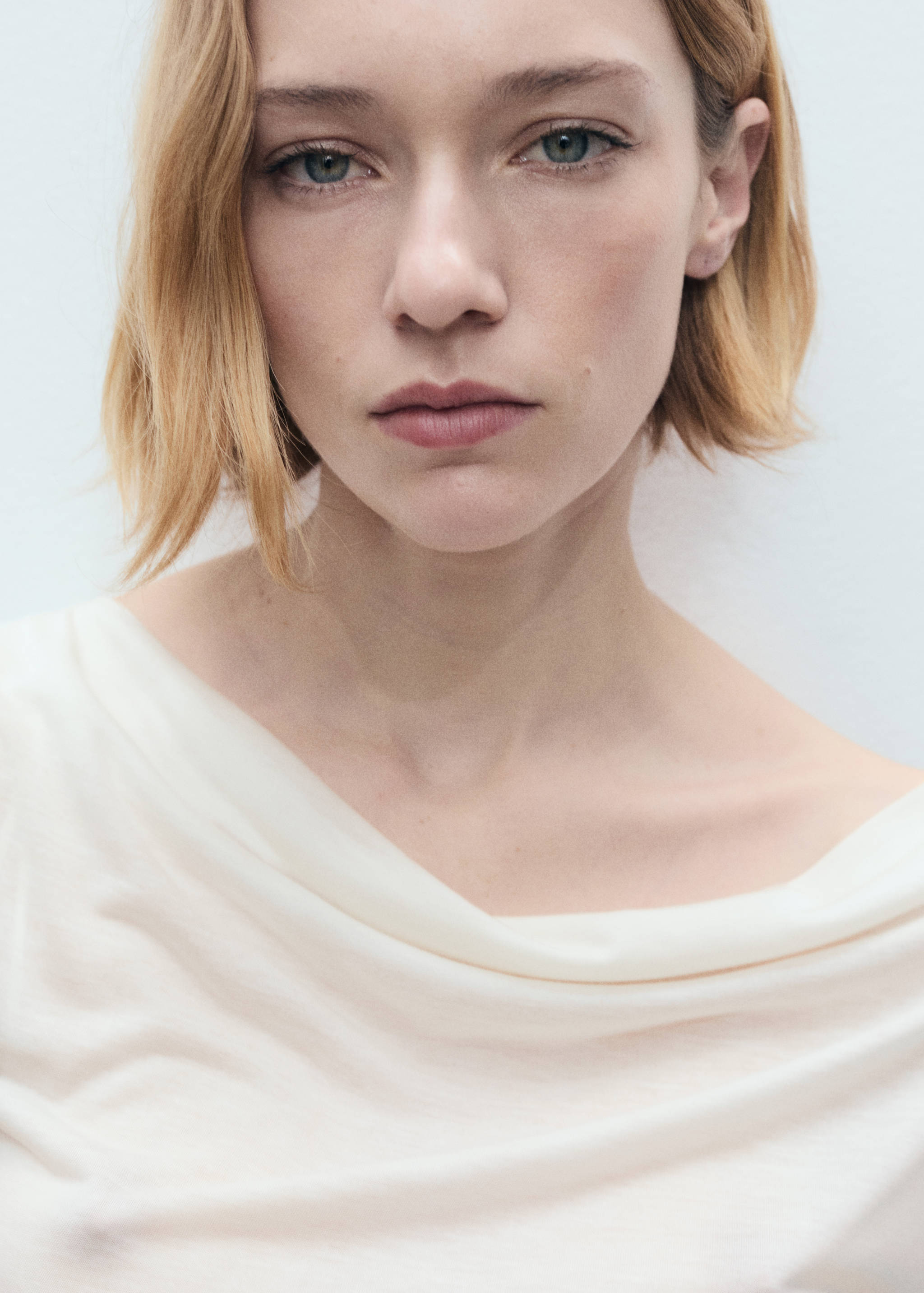 Τοπ από lyocell με ντραπέ λαιμόκοψη - Λεπτομέρεια του προϊόντος 1