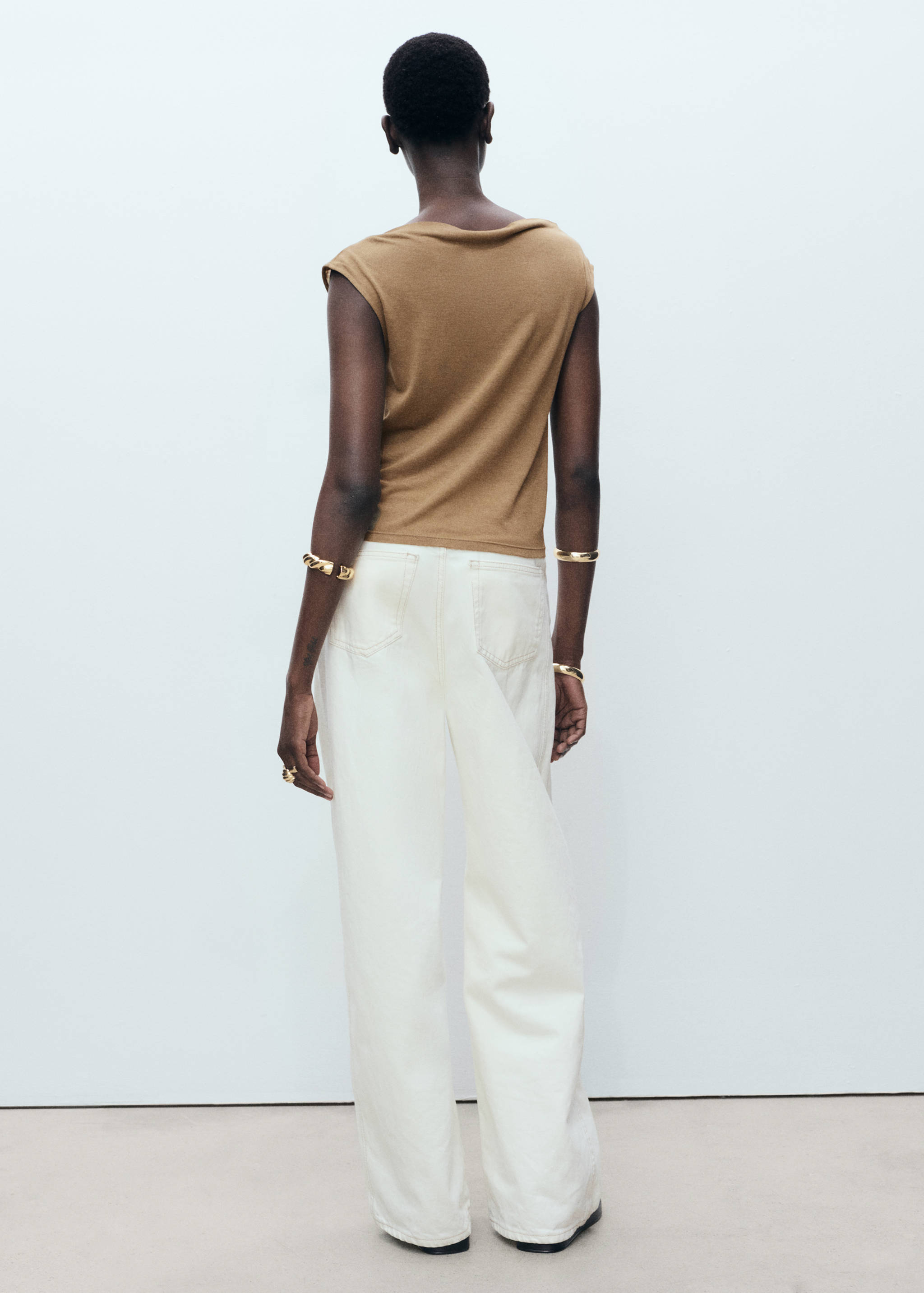 Τοπ από lyocell με ντραπέ λαιμόκοψη - Πίσω όψη προϊόντος