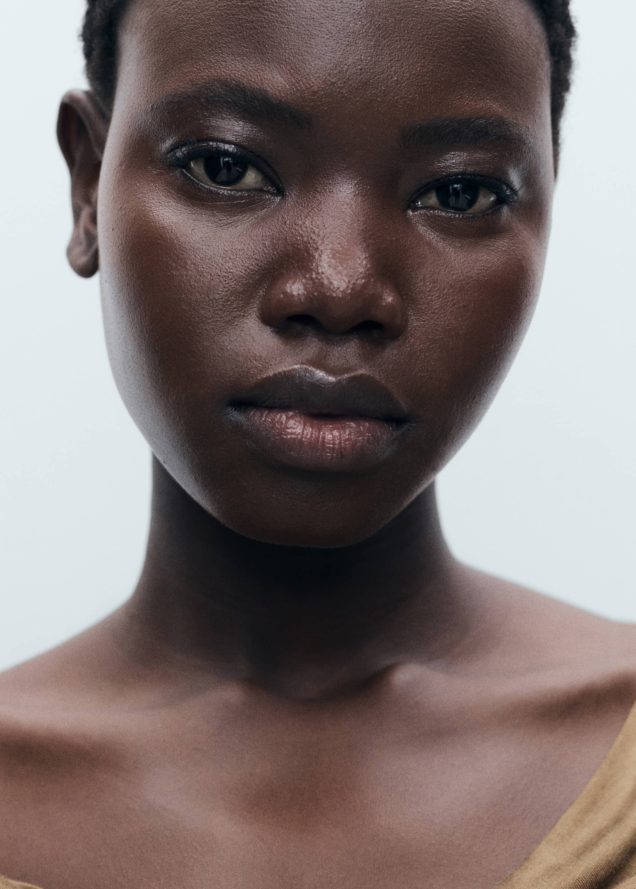 Τοπ από lyocell με ντραπέ λαιμόκοψη - Λεπτομέρεια του προϊόντος 1