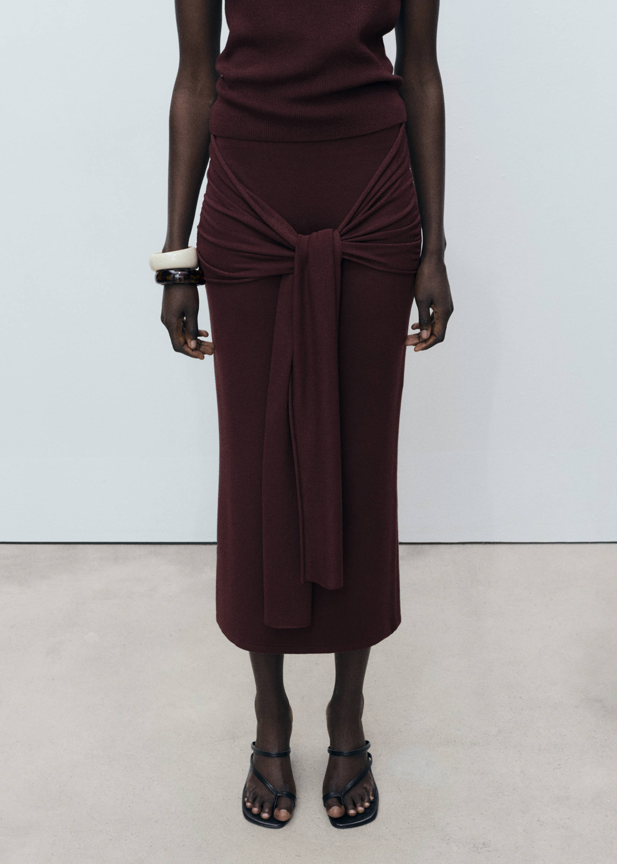 Jupe maille détail nœud - Plan moyen