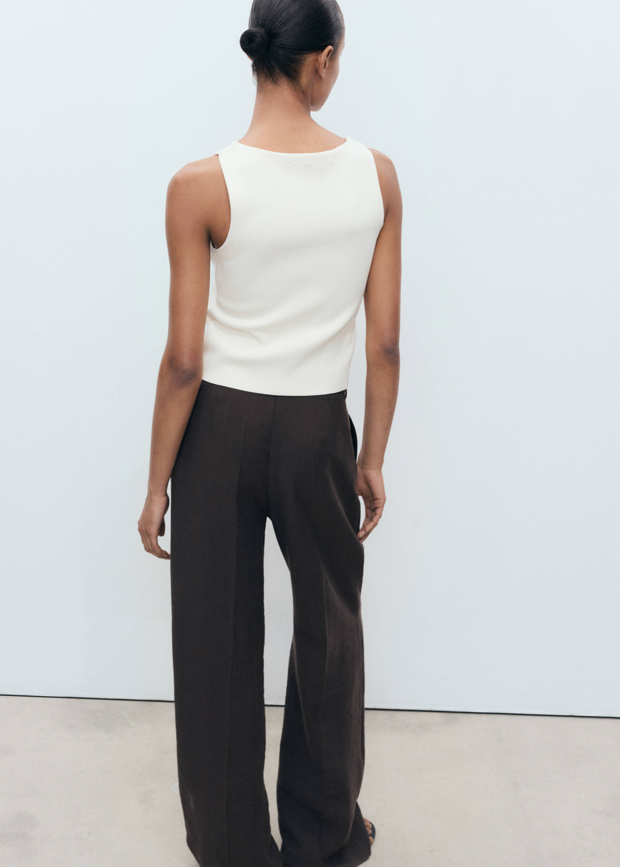 Geborduurde top met opengewerkte details - Achterkant van het artikel