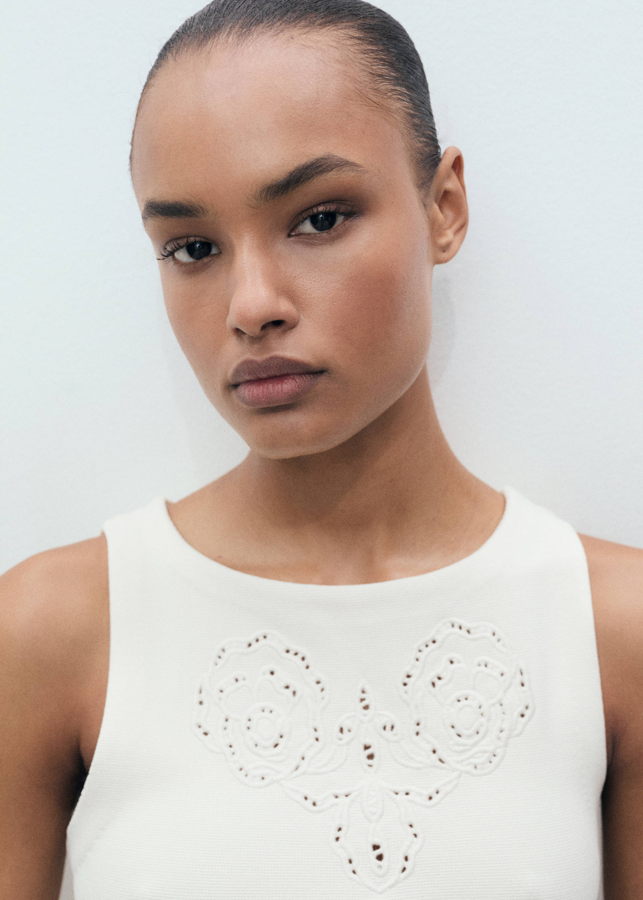 Geborduurde top met opengewerkte details - Detail van het artikel 1