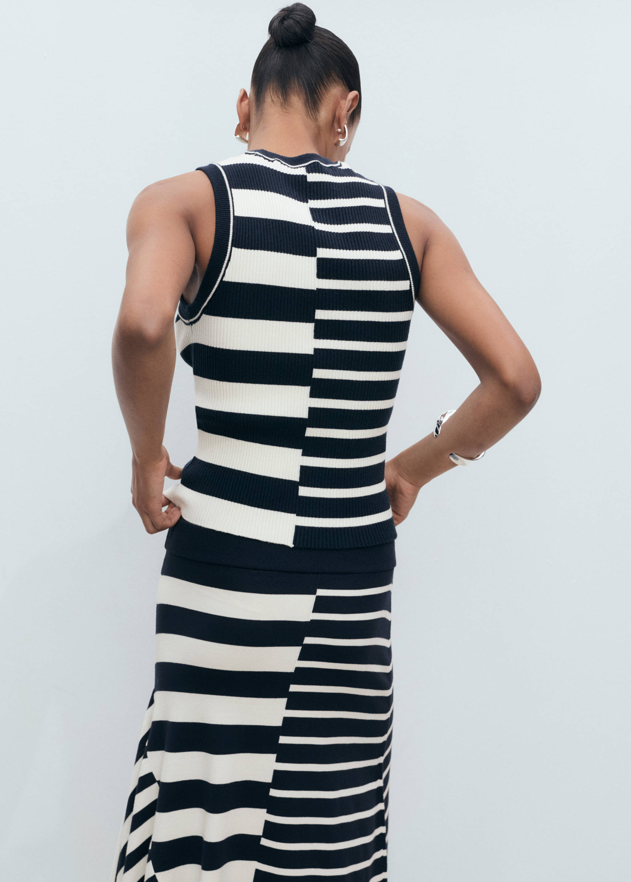 Striped knit top - Reverse of the article