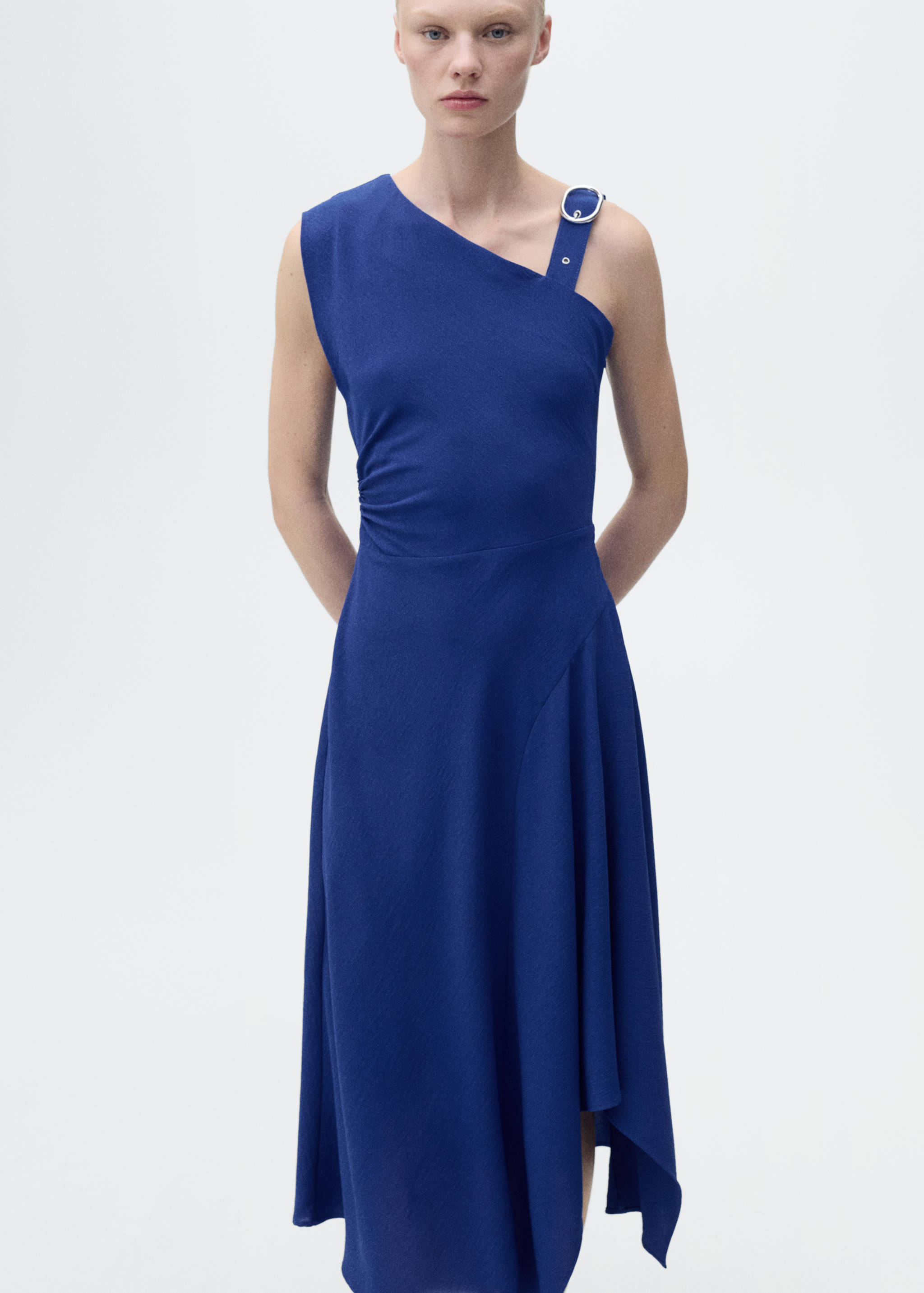 Asymmetrical dress with strap and buckle - Medium plane
