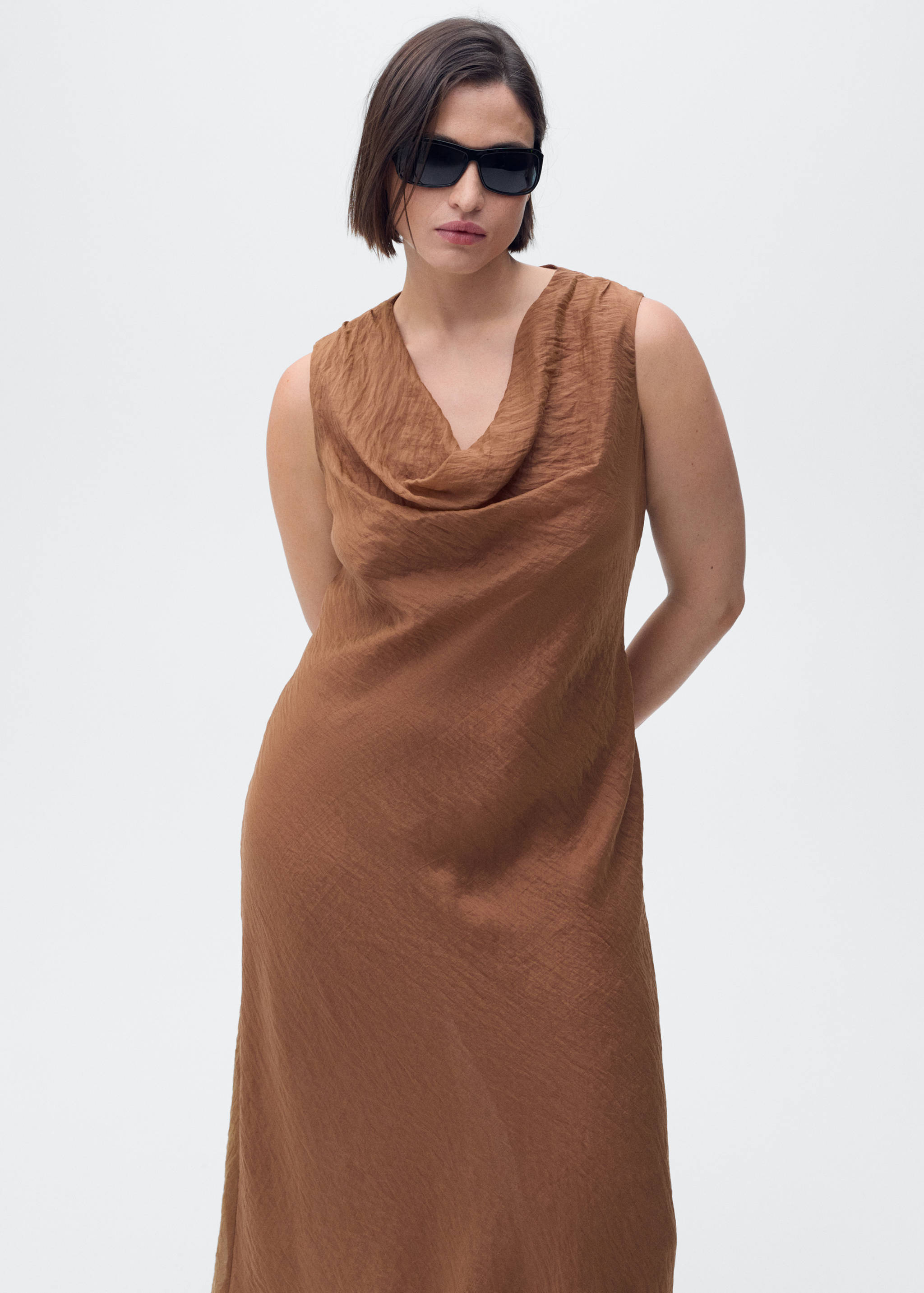 Vestido de liocel com gola drapeada - Pormenor do artigo 5