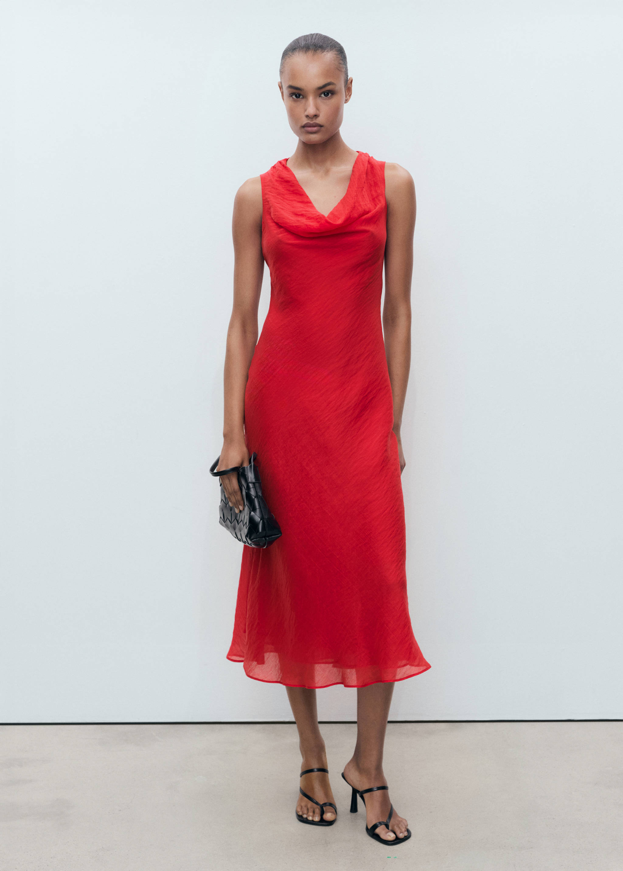 Vestido de liocel com gola drapeada - Plano geral