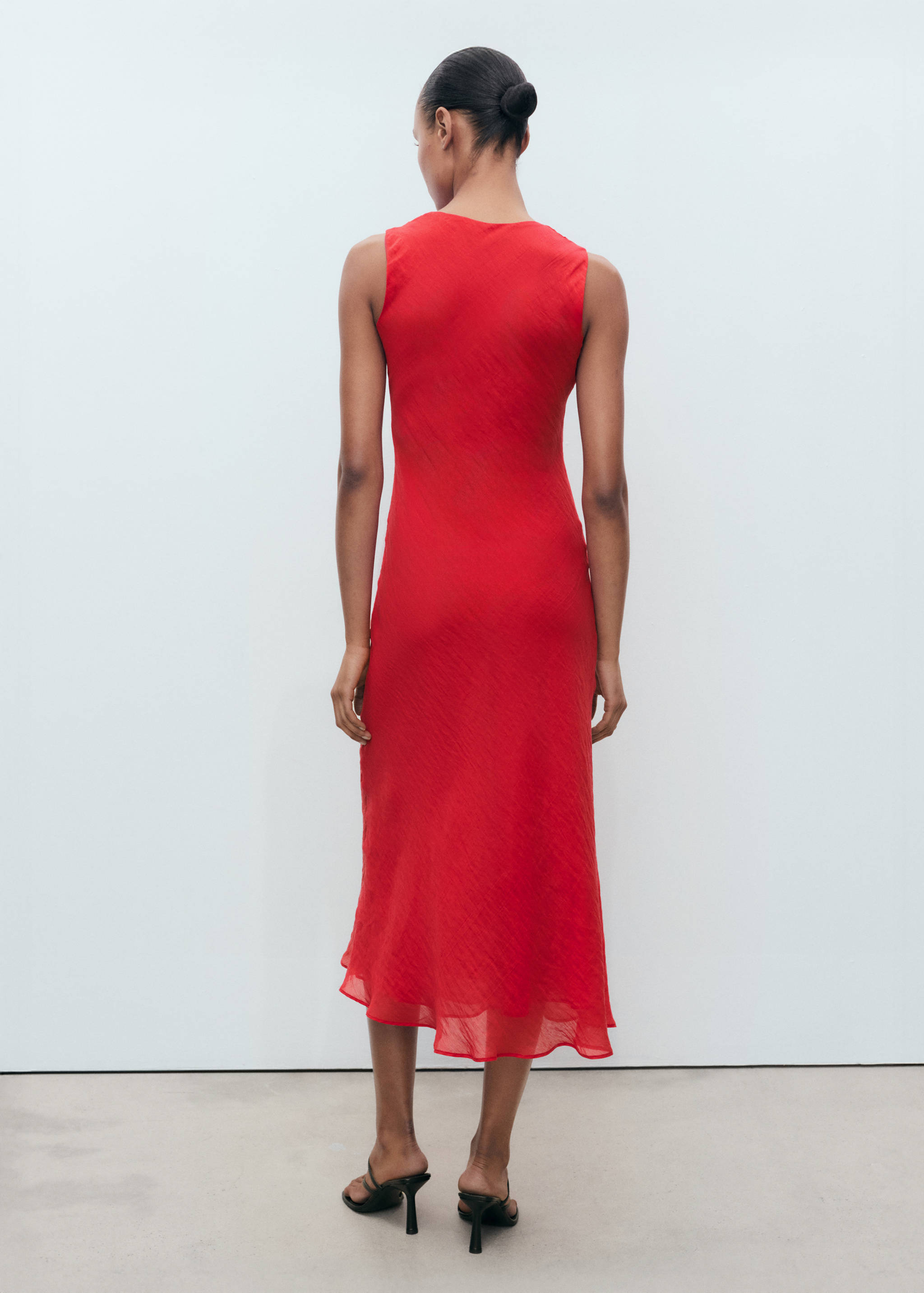 Vestido de liocel com gola drapeada - Verso do artigo