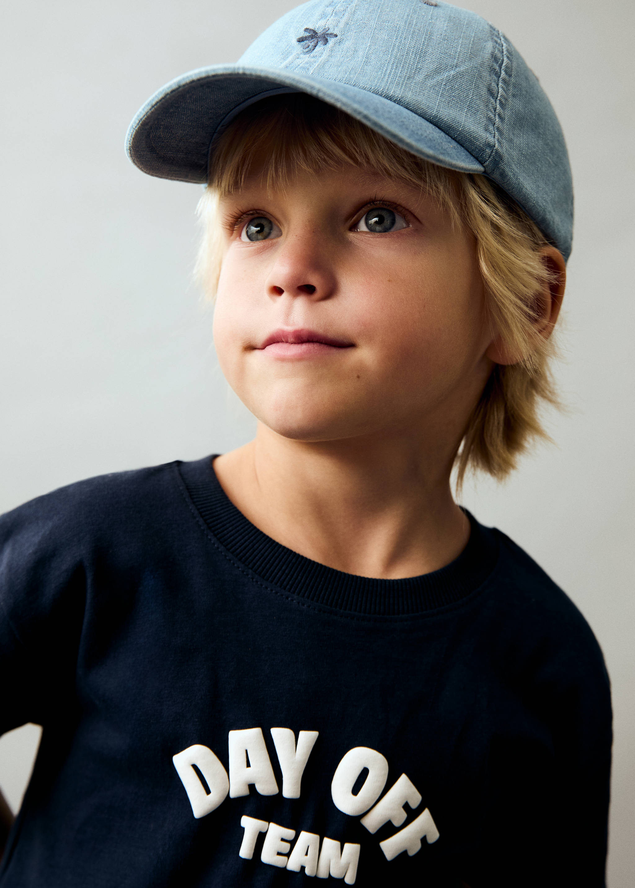 تي شيرت مطبوع بتفاصيل منقوشة - تفاصيل المنتج 1