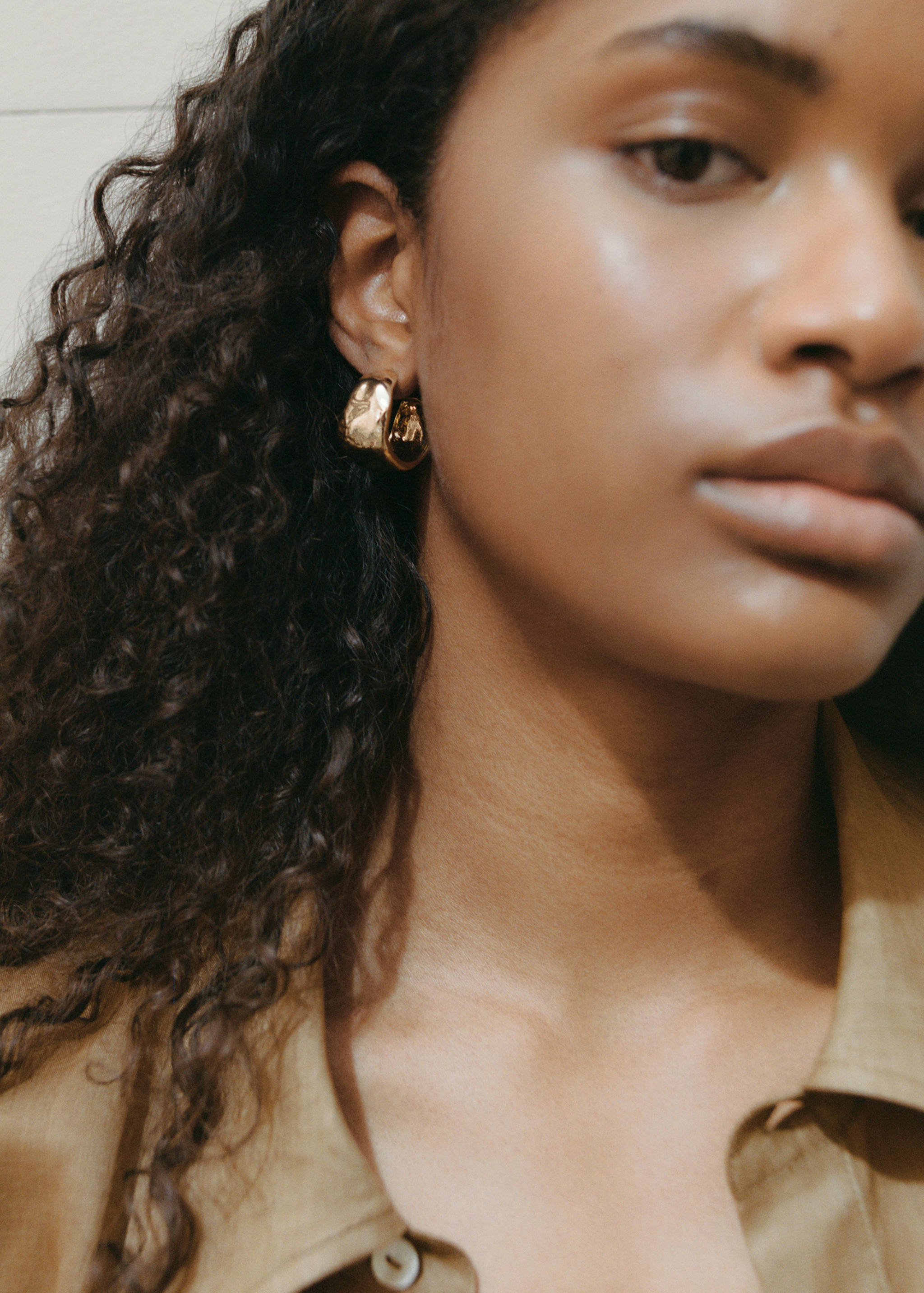 Twisted hoop earrings - General plane