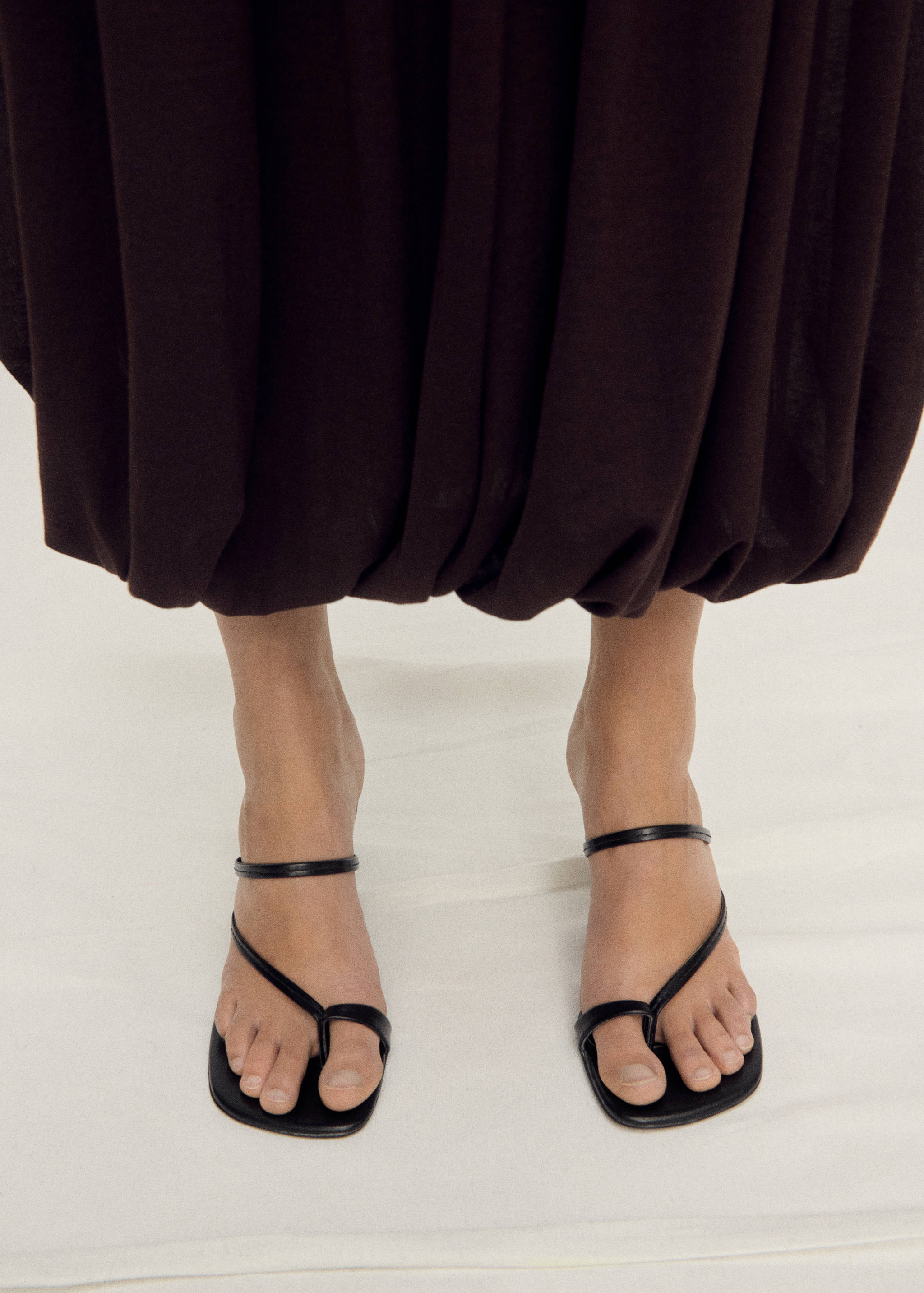 Heeled leather sandals with straps - General plane