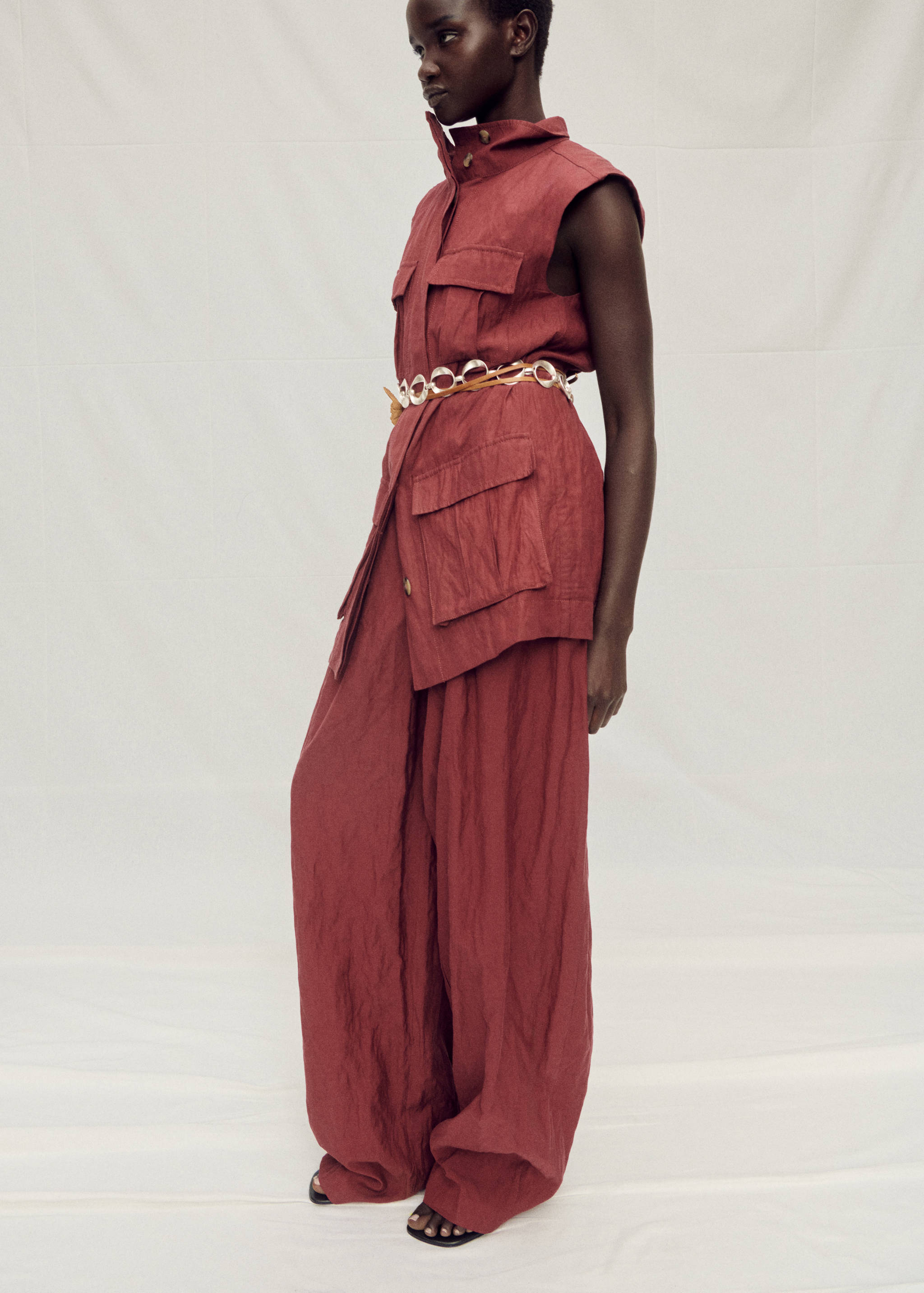 Wide leg suit trousers with a creased effect - Details of the article 2