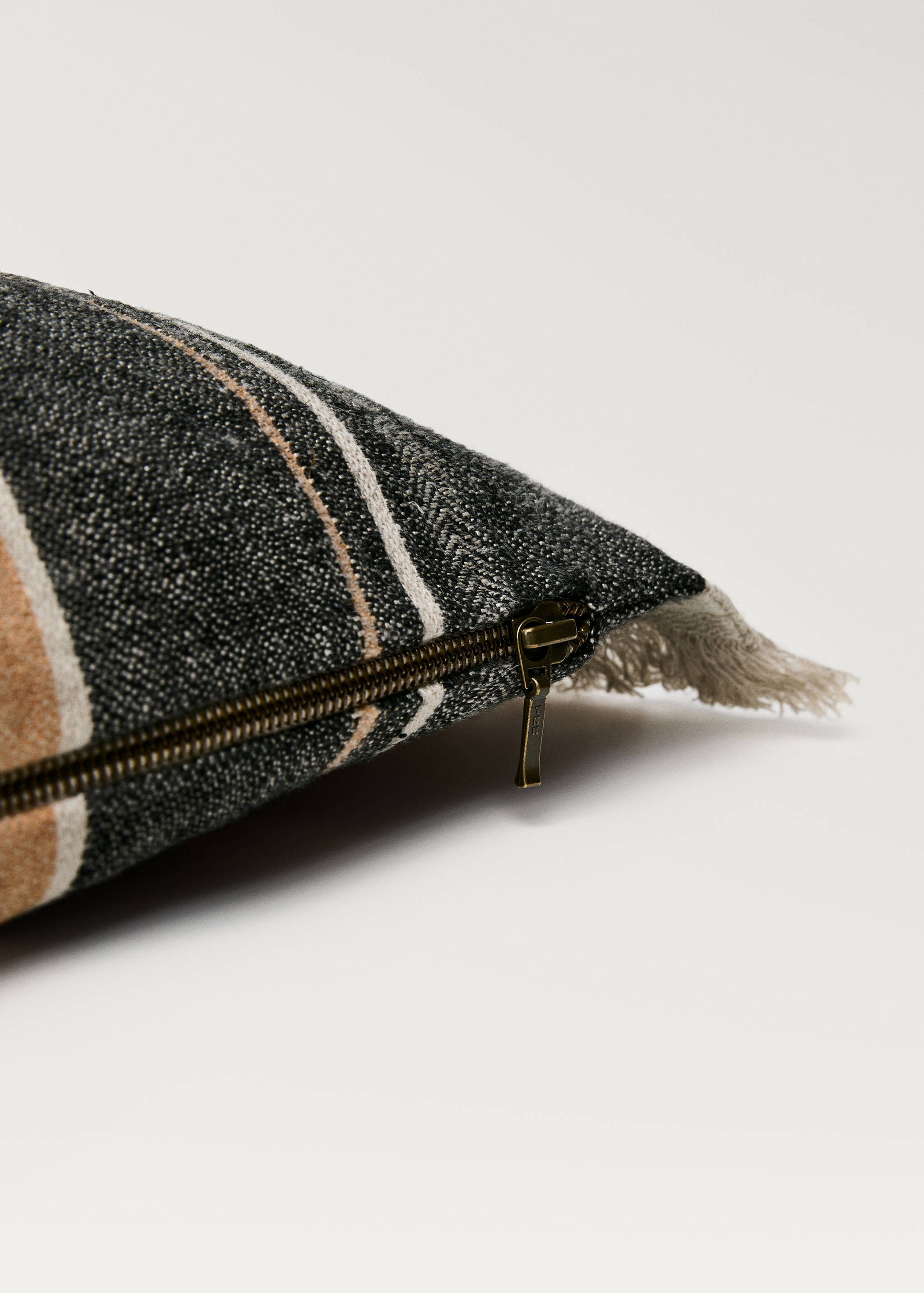 Housse de coussin en lin et rayures finition à franges 30x50 cm - Détail de l'article 1