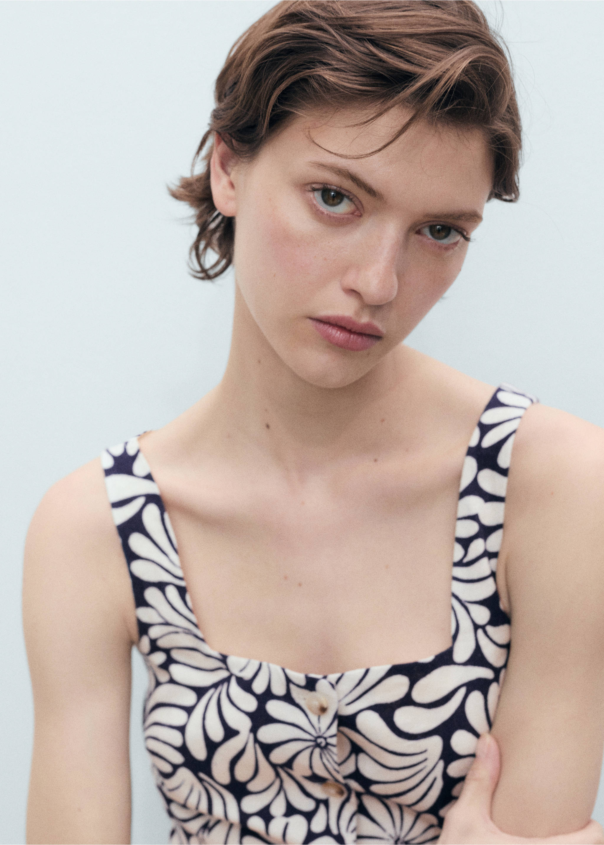 Floral fitted linen top - Details of the article 1, Ecru. Ref: 87018650-00.