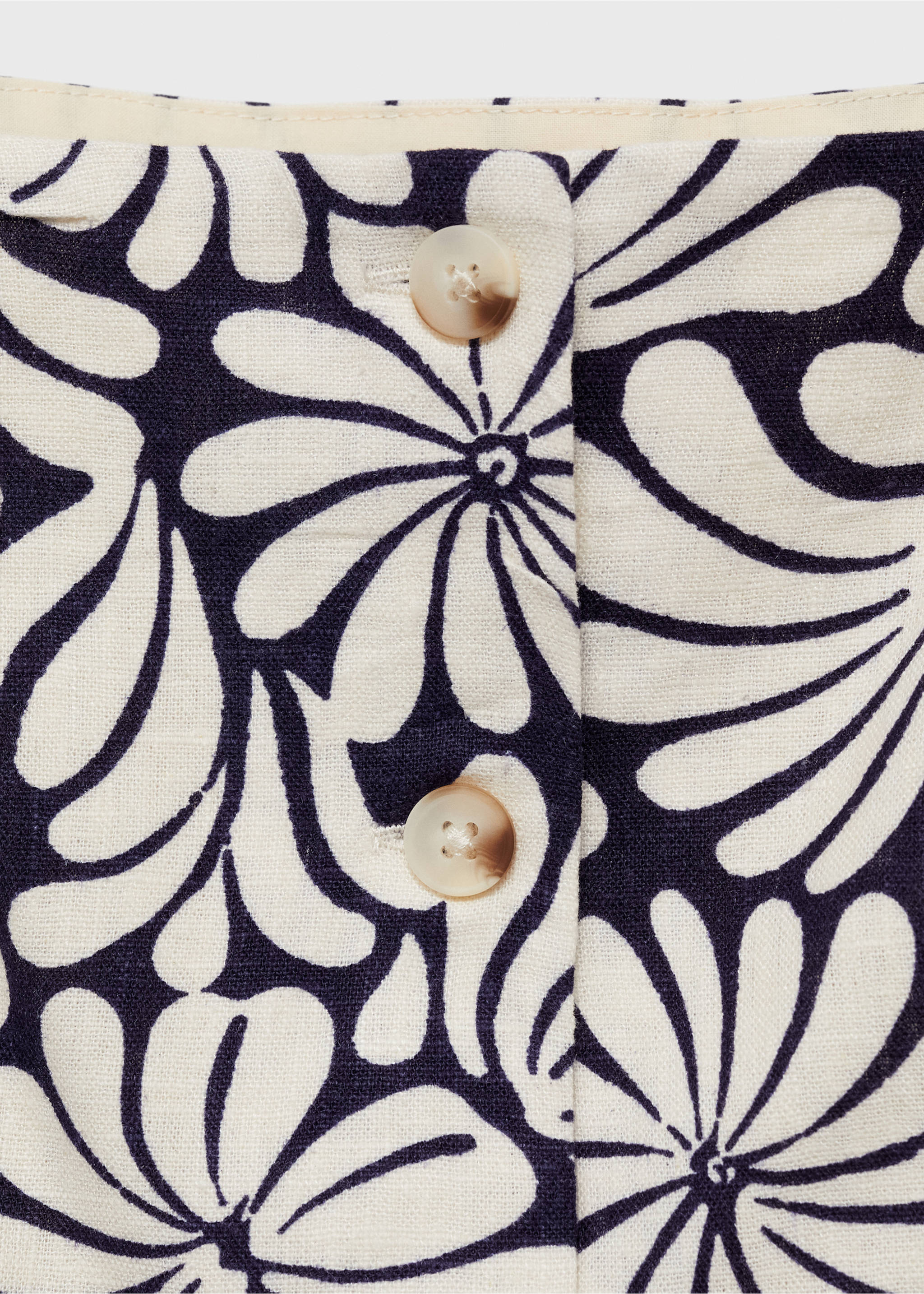Floral fitted linen top - Details of the article 8, Ecru. Ref: 87018650-00.