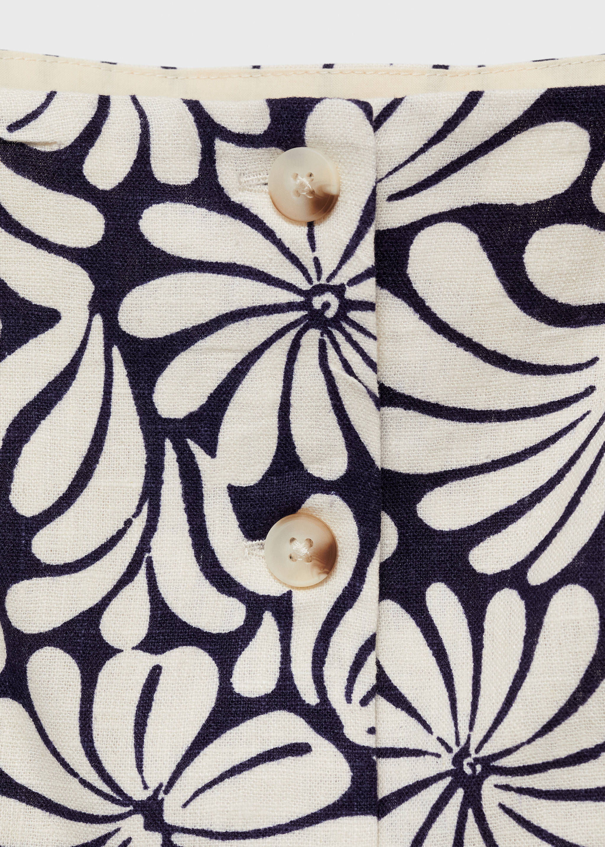 Top justo de linho às flores - Pormenor do artigo 8